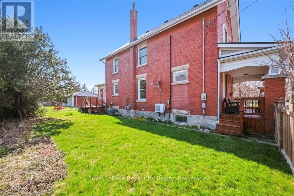 












572 WOOLWICH STREET

,
Guelph (Exhibition Park),




Ontario
N1H3Y2

