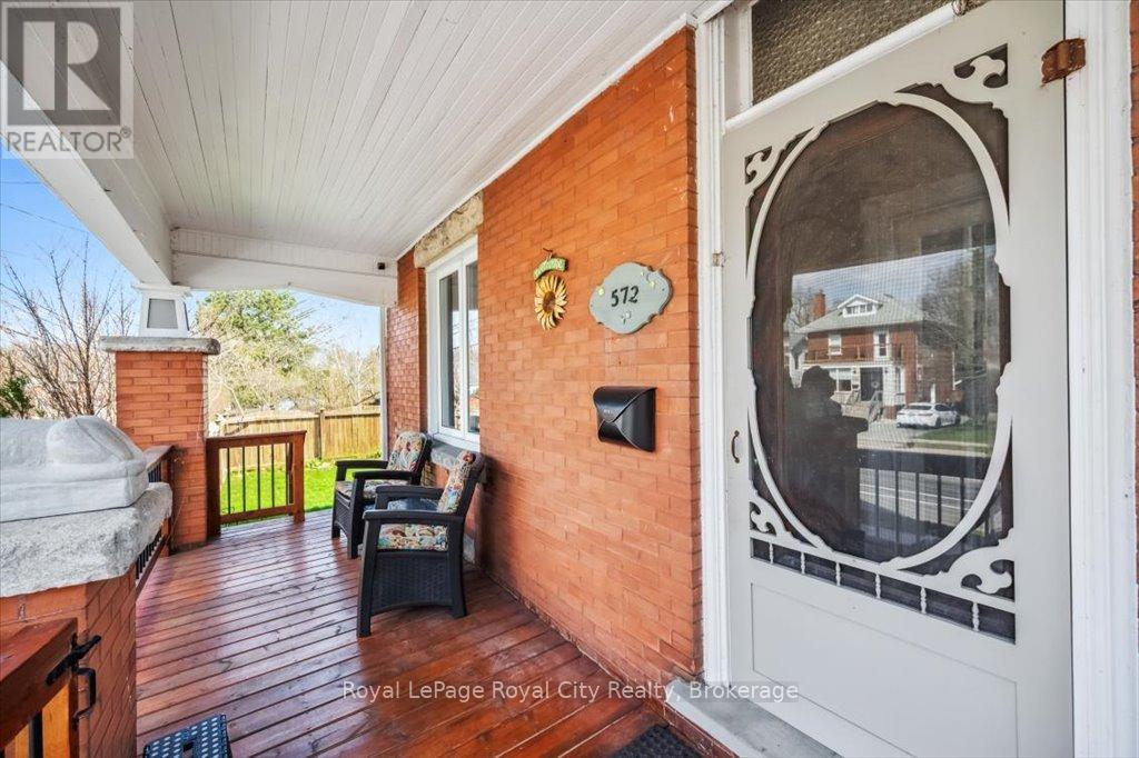 












572 WOOLWICH STREET

,
Guelph (Exhibition Park),




Ontario
N1H3Y2

