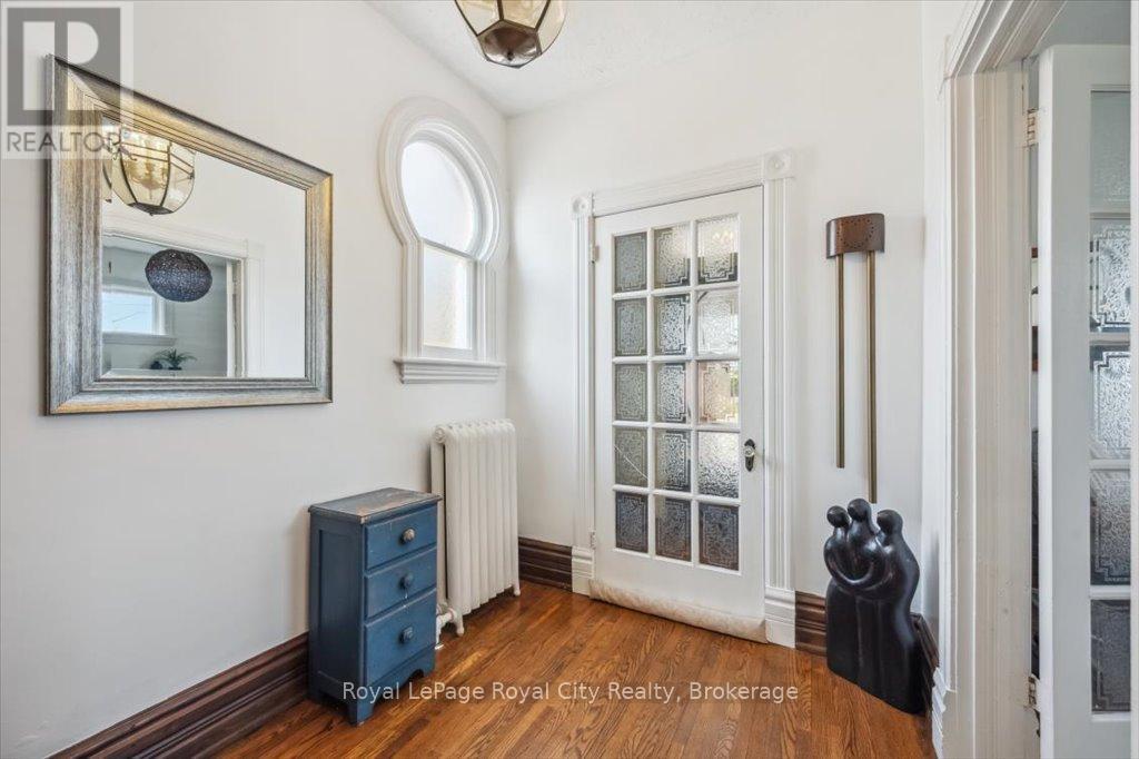 












572 WOOLWICH STREET

,
Guelph (Exhibition Park),




Ontario
N1H3Y2

