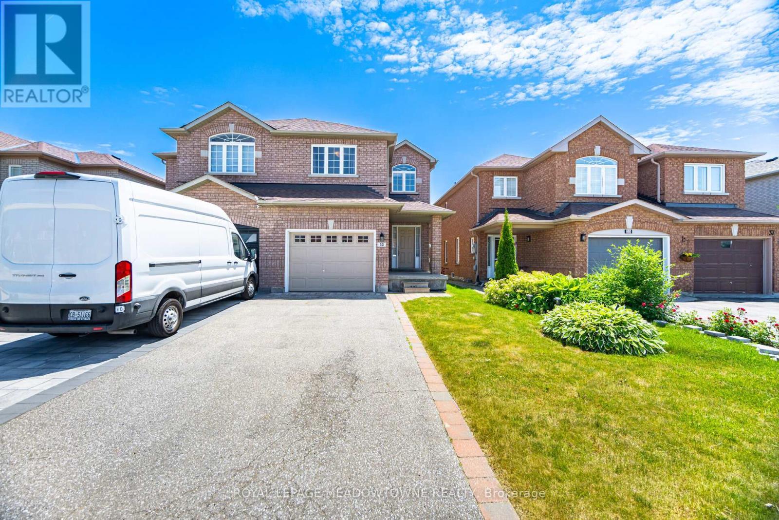 












33 BRIGHTSVIEW DRIVE

,
Richmond Hill,




Ontario
L4E3Z2

