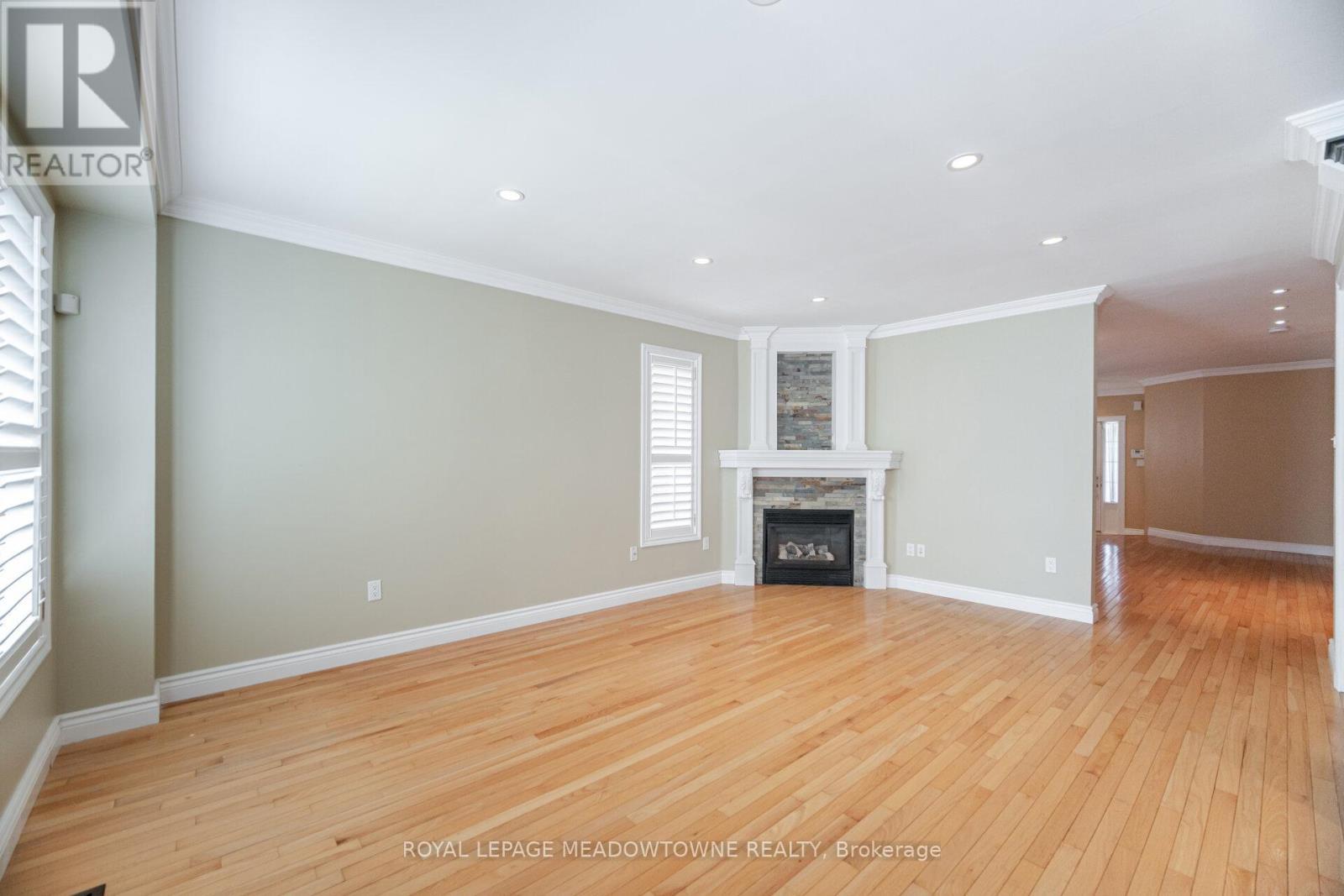 












33 BRIGHTSVIEW DRIVE

,
Richmond Hill,




Ontario
L4E3Z2

