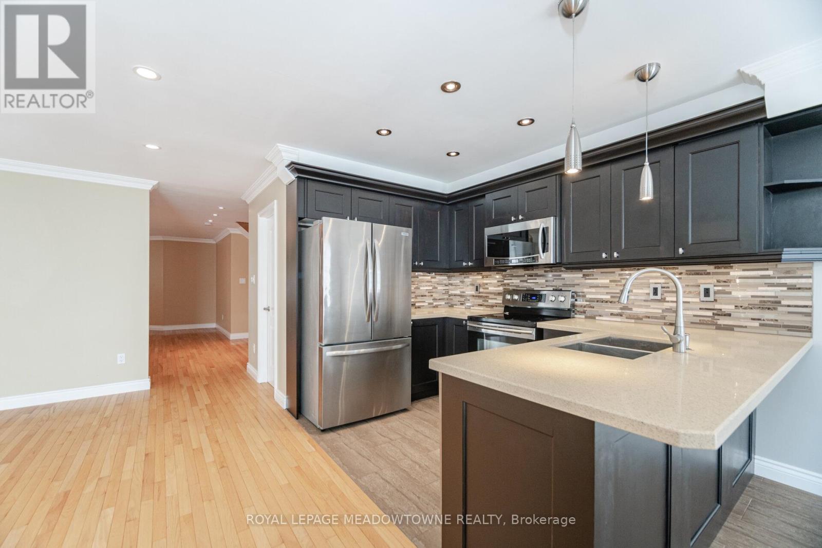 












33 BRIGHTSVIEW DRIVE

,
Richmond Hill,




Ontario
L4E3Z2

