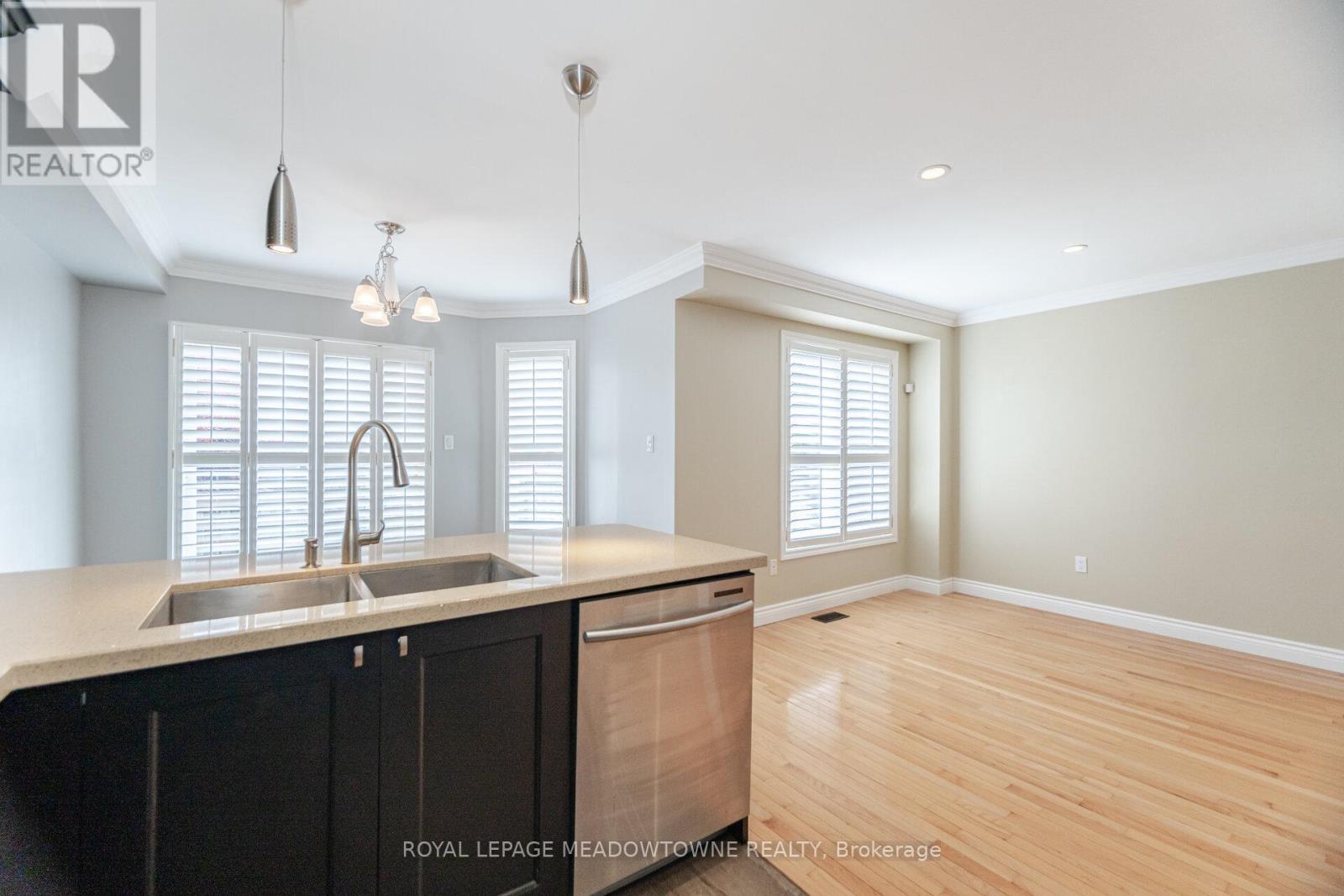 












33 BRIGHTSVIEW DRIVE

,
Richmond Hill,




Ontario
L4E3Z2

