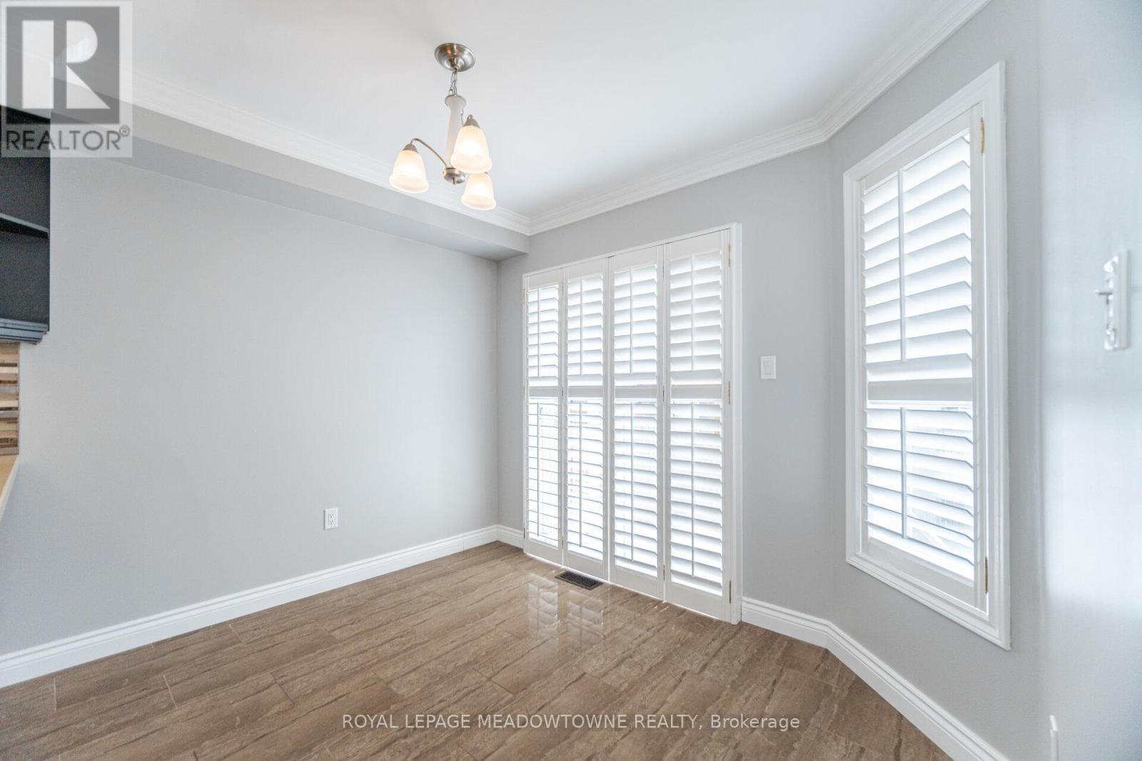 












33 BRIGHTSVIEW DRIVE

,
Richmond Hill,




Ontario
L4E3Z2


