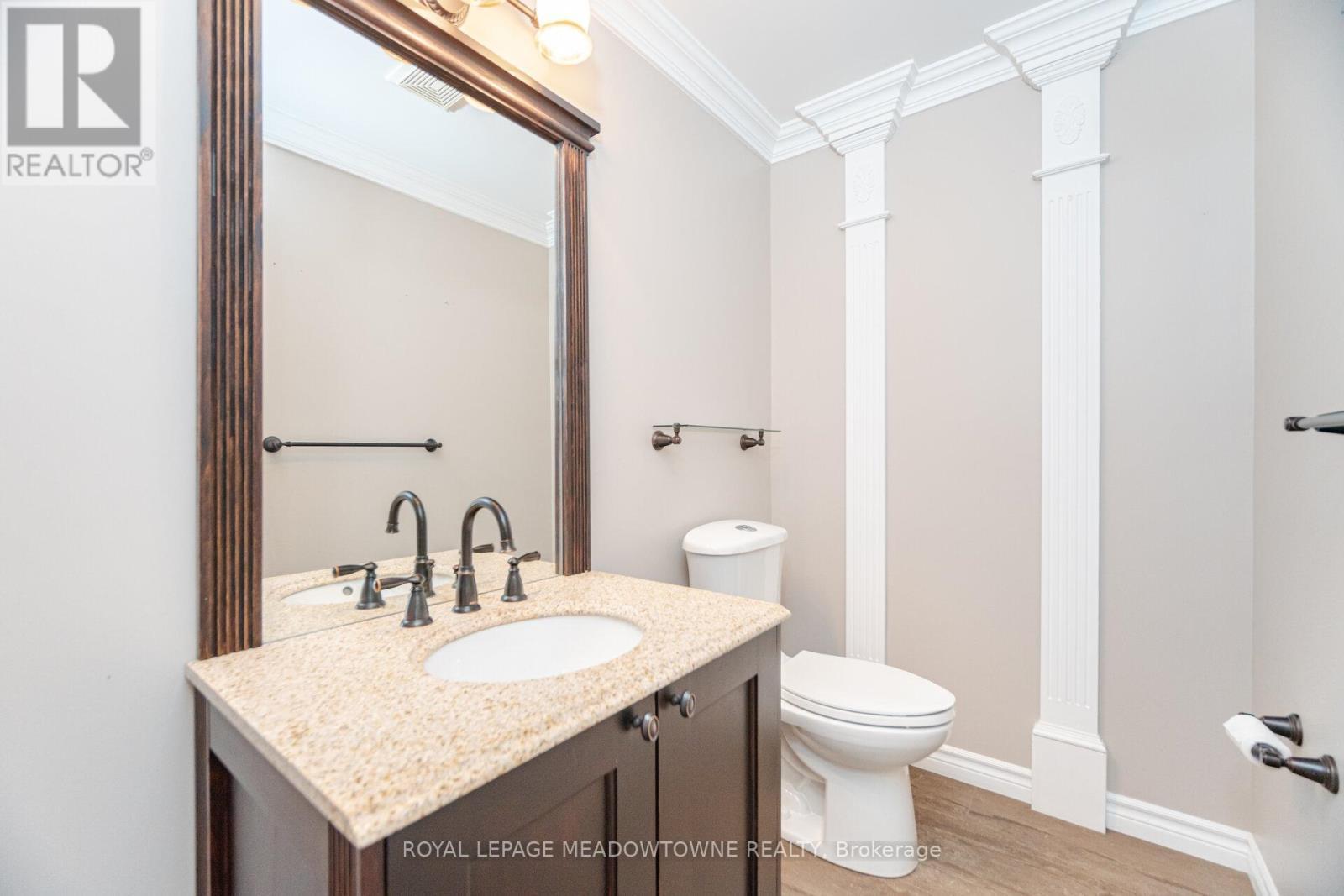 












33 BRIGHTSVIEW DRIVE

,
Richmond Hill,




Ontario
L4E3Z2

