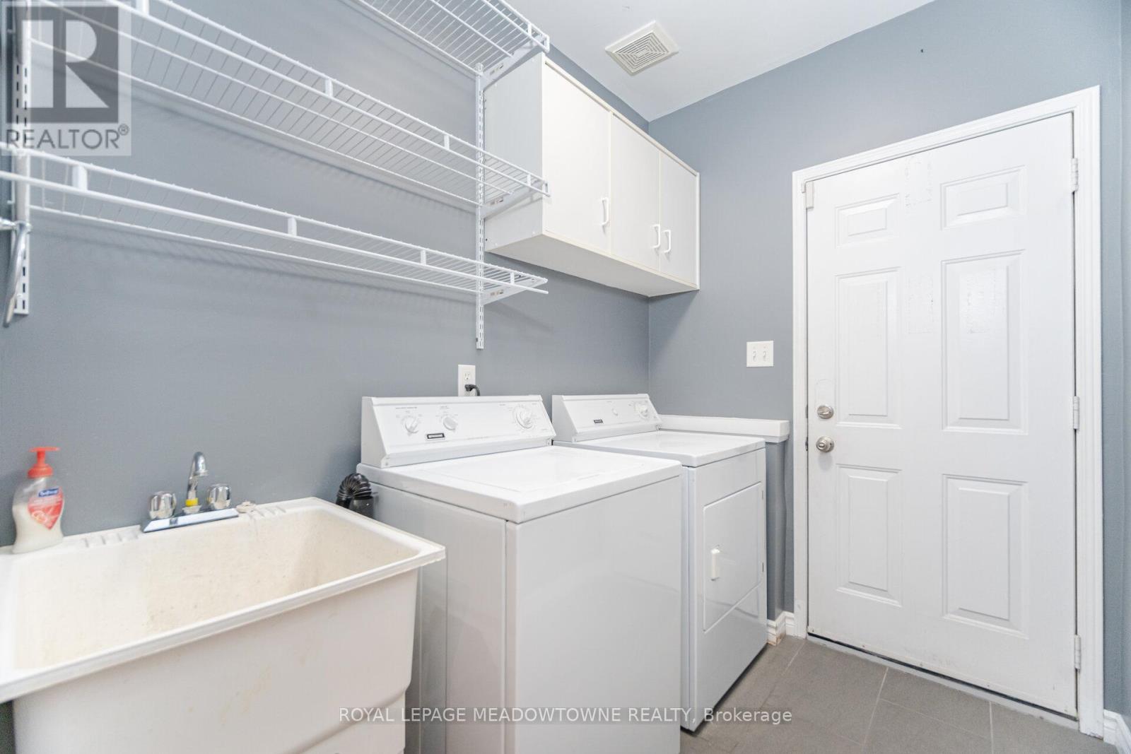 












33 BRIGHTSVIEW DRIVE

,
Richmond Hill,




Ontario
L4E3Z2

