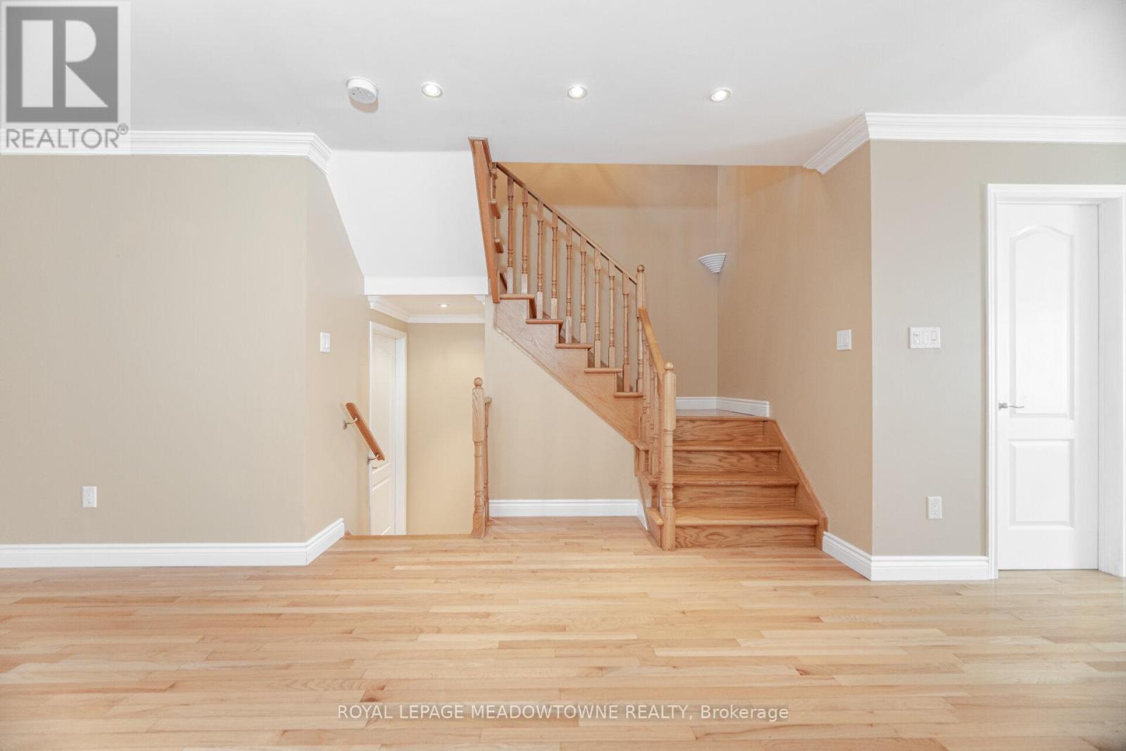 












33 BRIGHTSVIEW DRIVE

,
Richmond Hill,




Ontario
L4E3Z2

