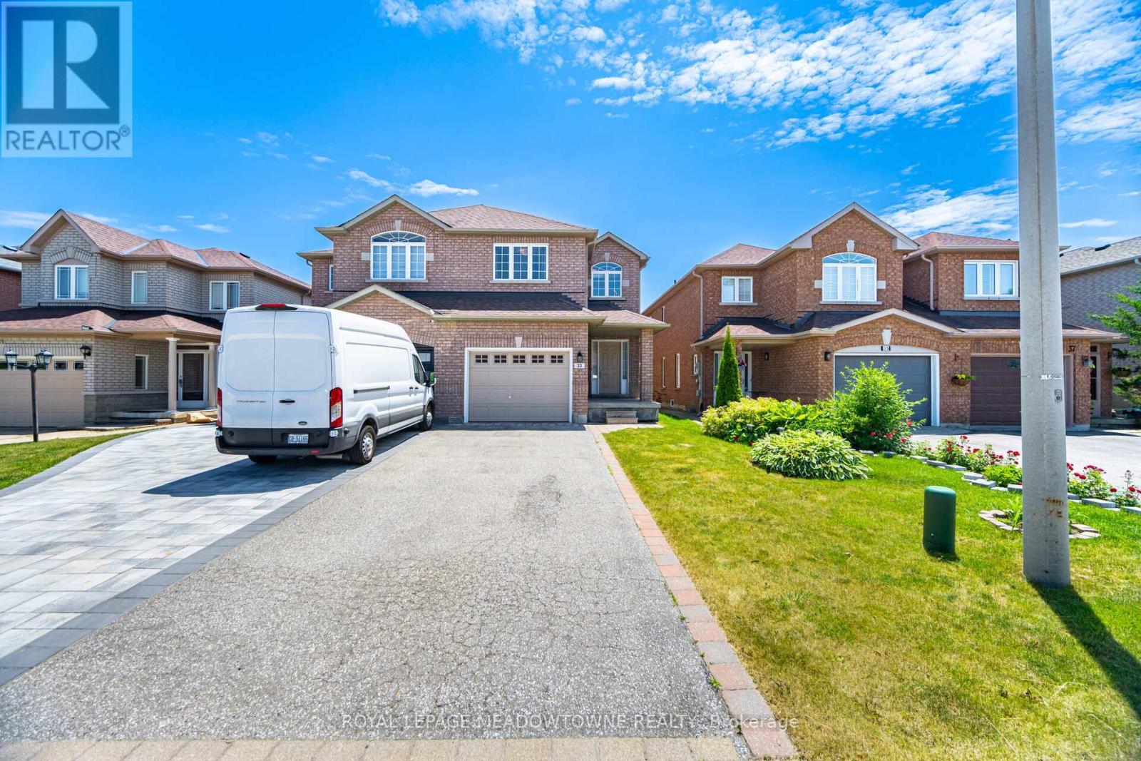 












33 BRIGHTSVIEW DRIVE

,
Richmond Hill,




Ontario
L4E3Z2


