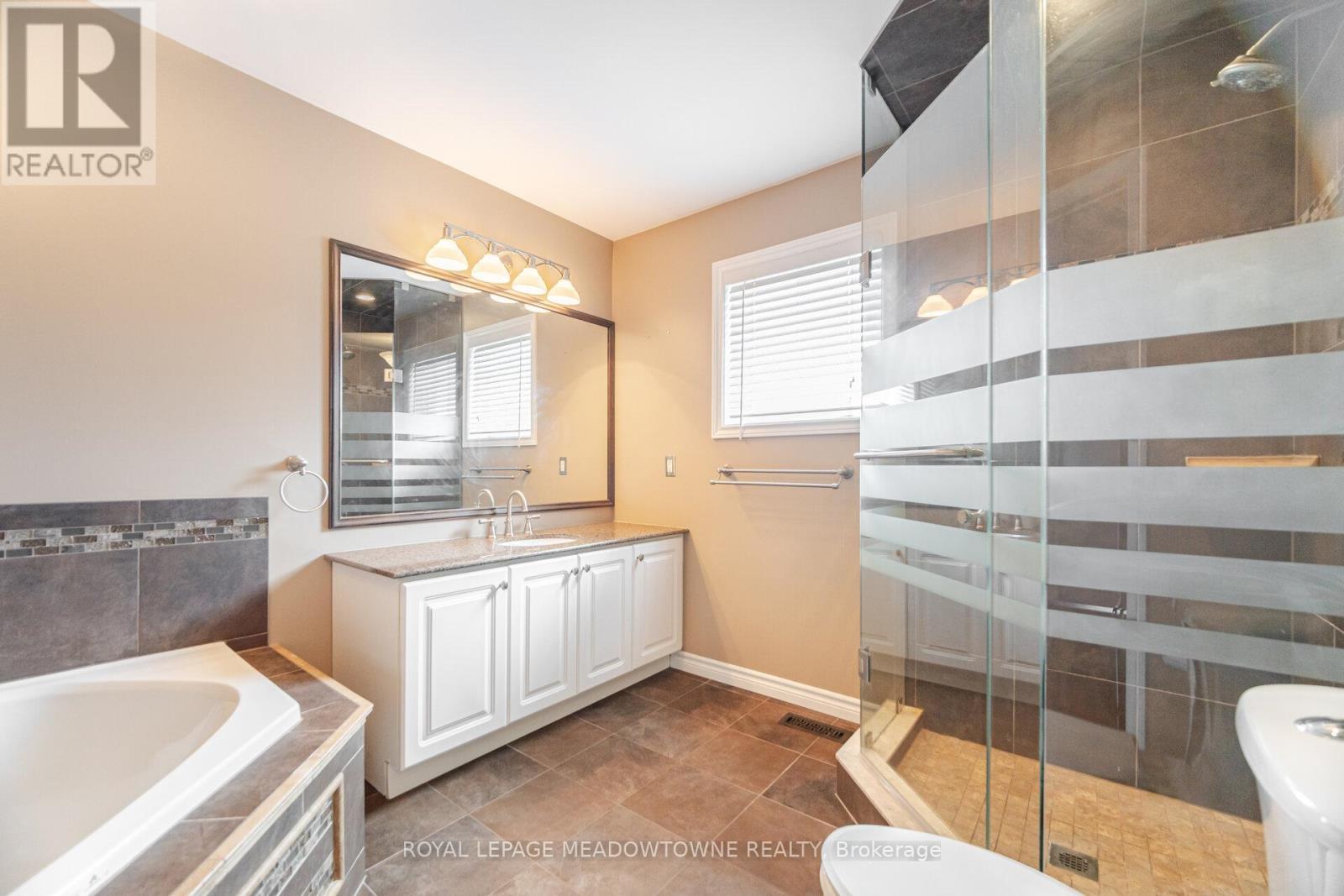 












33 BRIGHTSVIEW DRIVE

,
Richmond Hill,




Ontario
L4E3Z2

