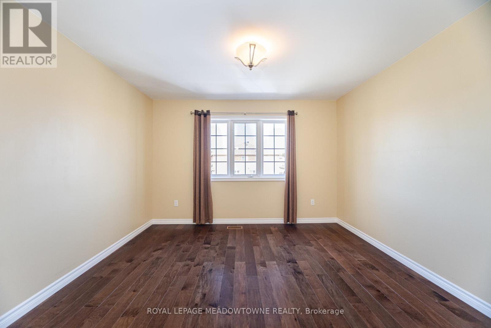 












33 BRIGHTSVIEW DRIVE

,
Richmond Hill,




Ontario
L4E3Z2

