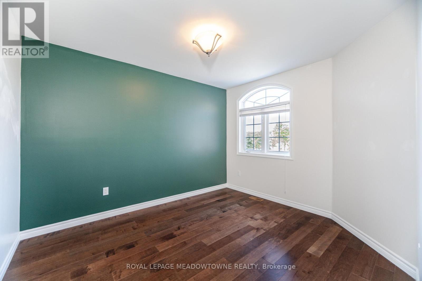 












33 BRIGHTSVIEW DRIVE

,
Richmond Hill,




Ontario
L4E3Z2

