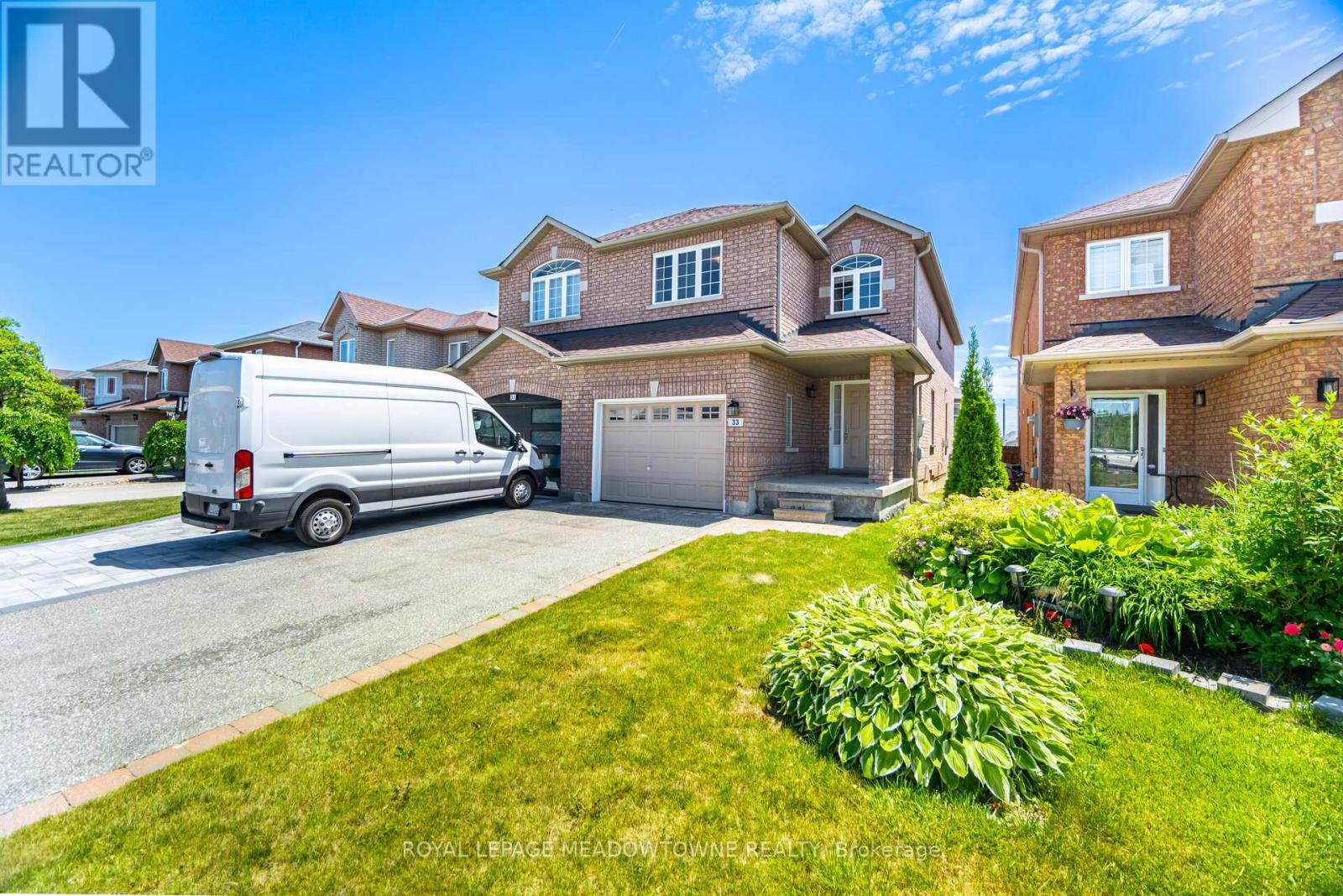 












33 BRIGHTSVIEW DRIVE

,
Richmond Hill,




Ontario
L4E3Z2

