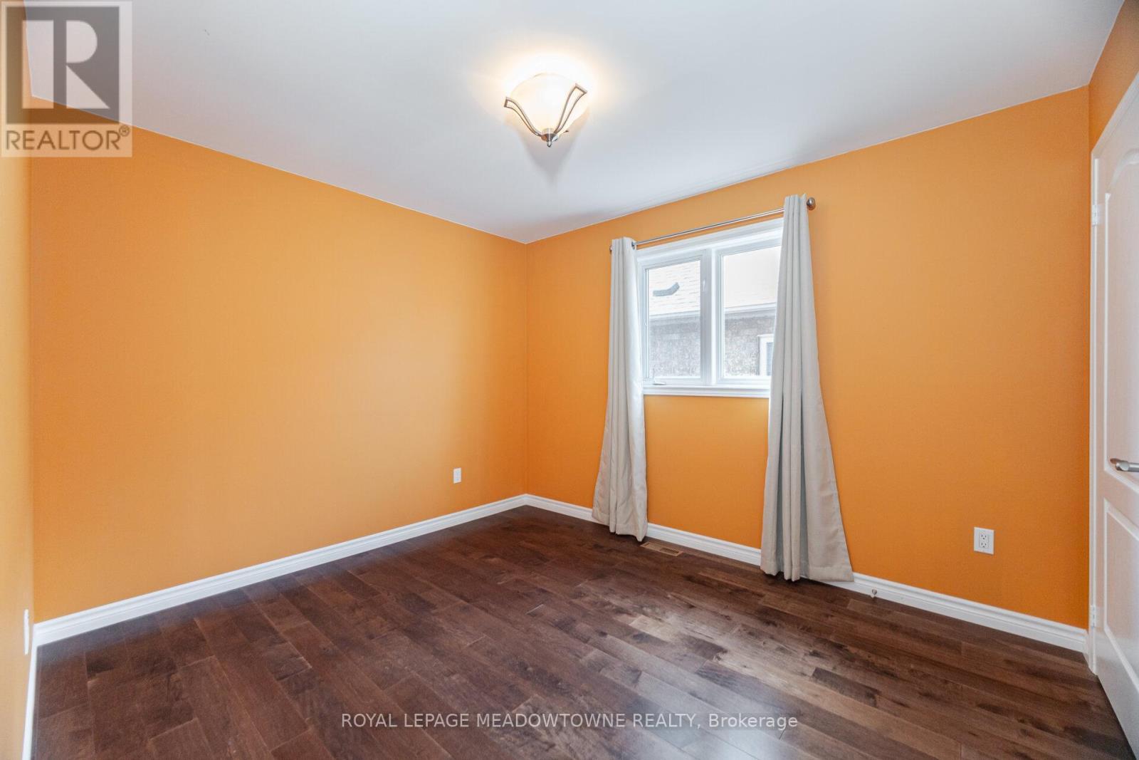 












33 BRIGHTSVIEW DRIVE

,
Richmond Hill,




Ontario
L4E3Z2


