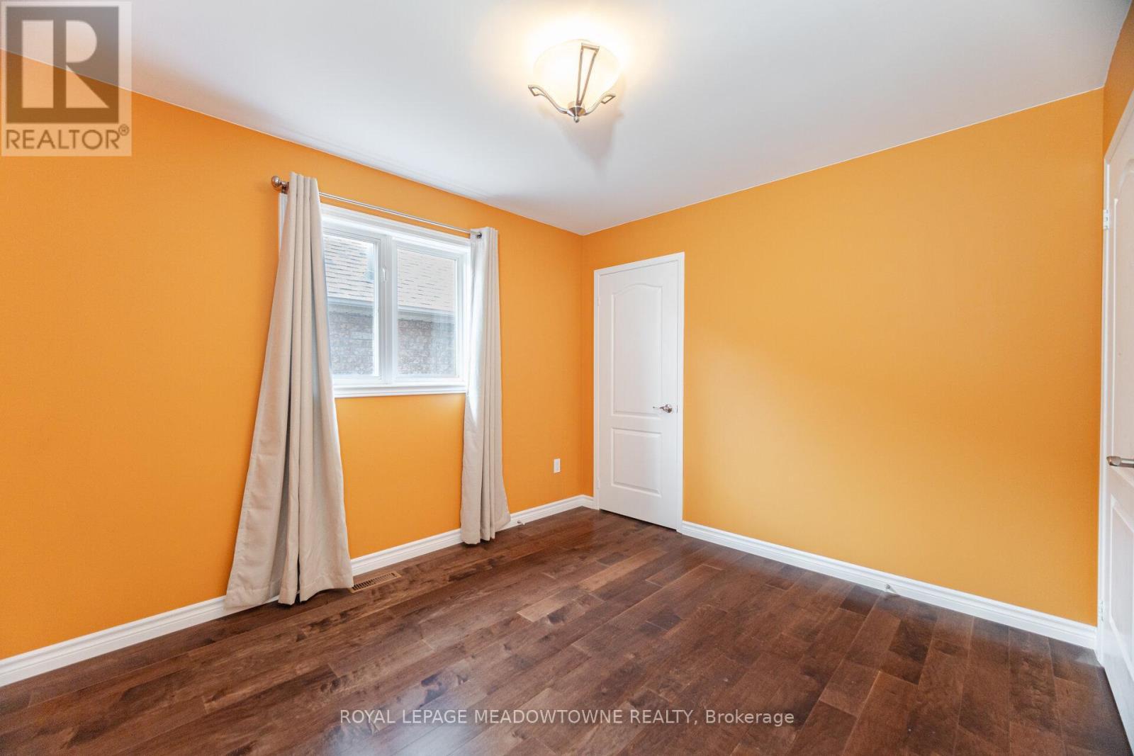 












33 BRIGHTSVIEW DRIVE

,
Richmond Hill,




Ontario
L4E3Z2

