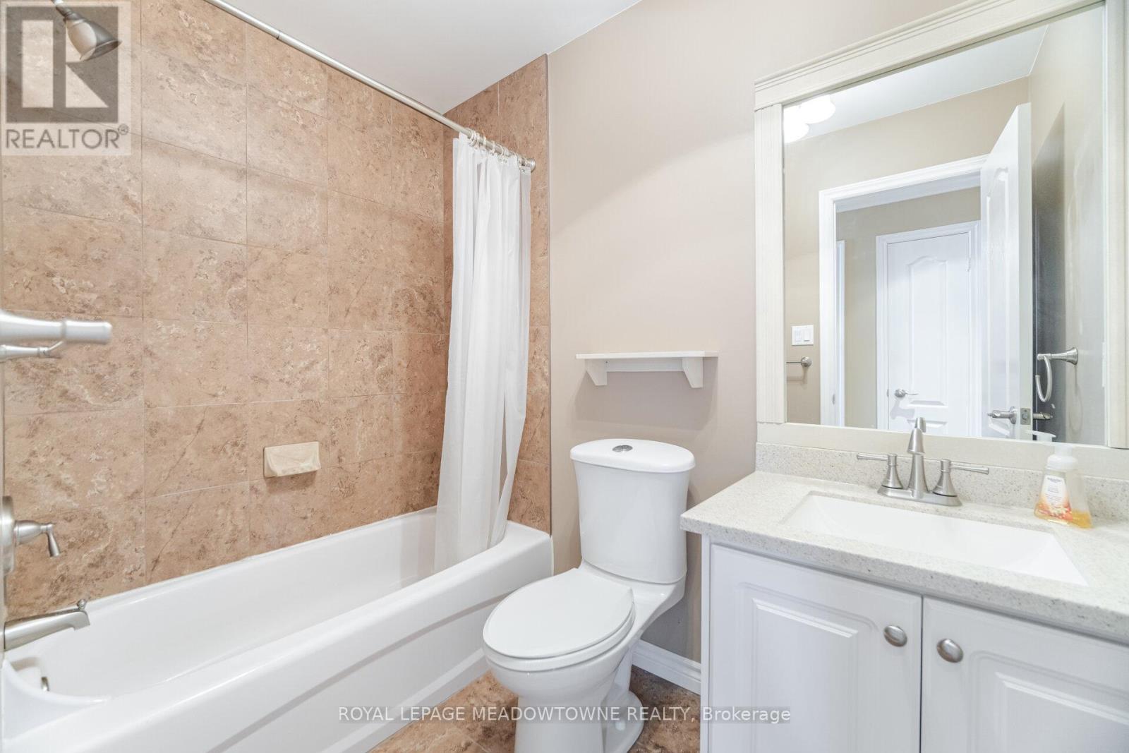 












33 BRIGHTSVIEW DRIVE

,
Richmond Hill,




Ontario
L4E3Z2

