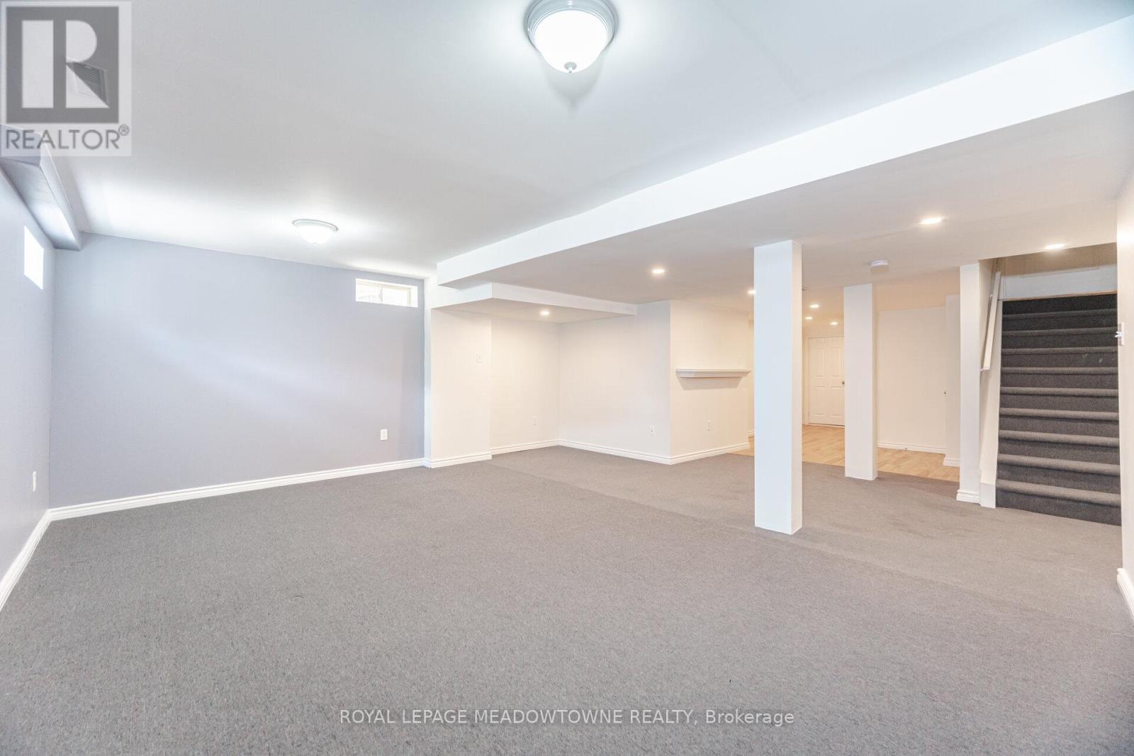 












33 BRIGHTSVIEW DRIVE

,
Richmond Hill,




Ontario
L4E3Z2

