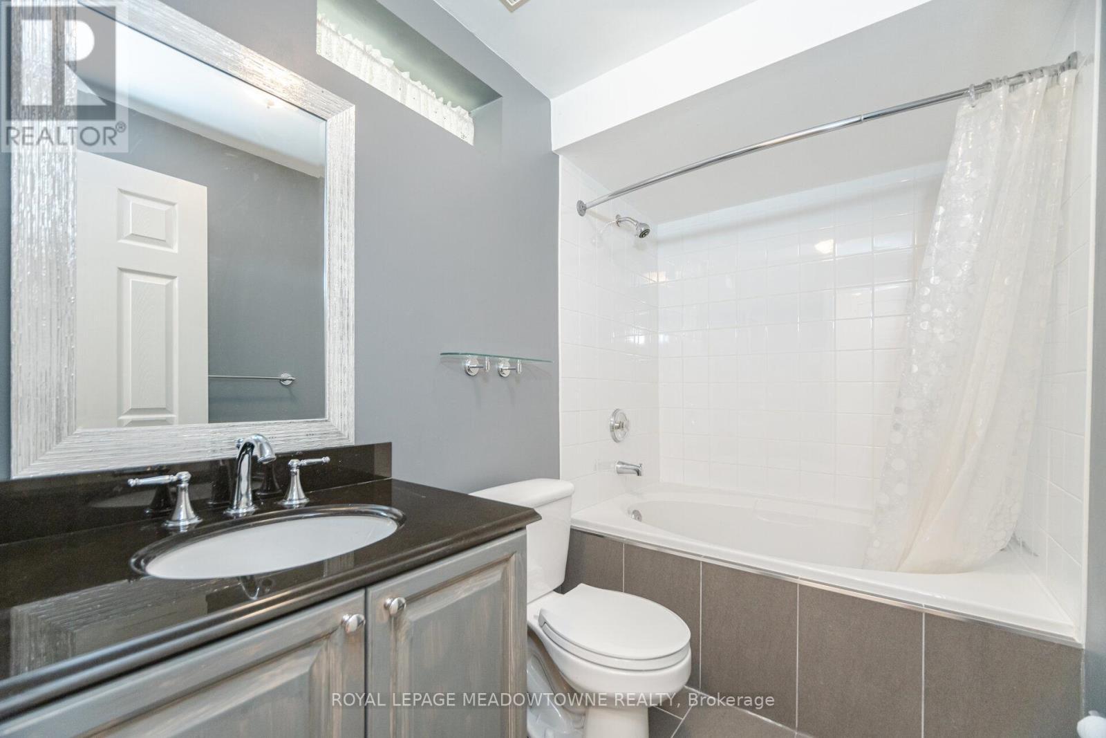 












33 BRIGHTSVIEW DRIVE

,
Richmond Hill,




Ontario
L4E3Z2

