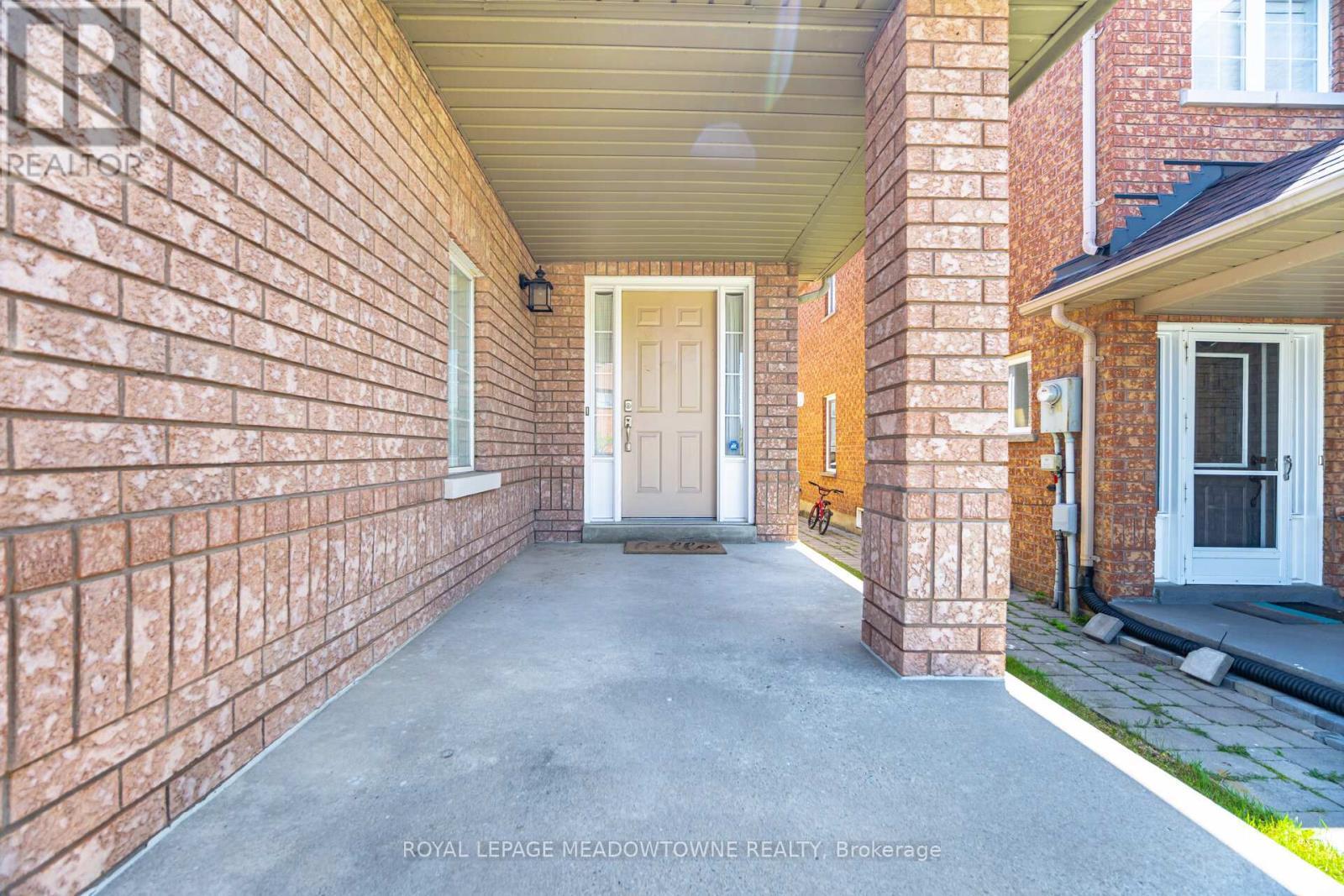 












33 BRIGHTSVIEW DRIVE

,
Richmond Hill,




Ontario
L4E3Z2

