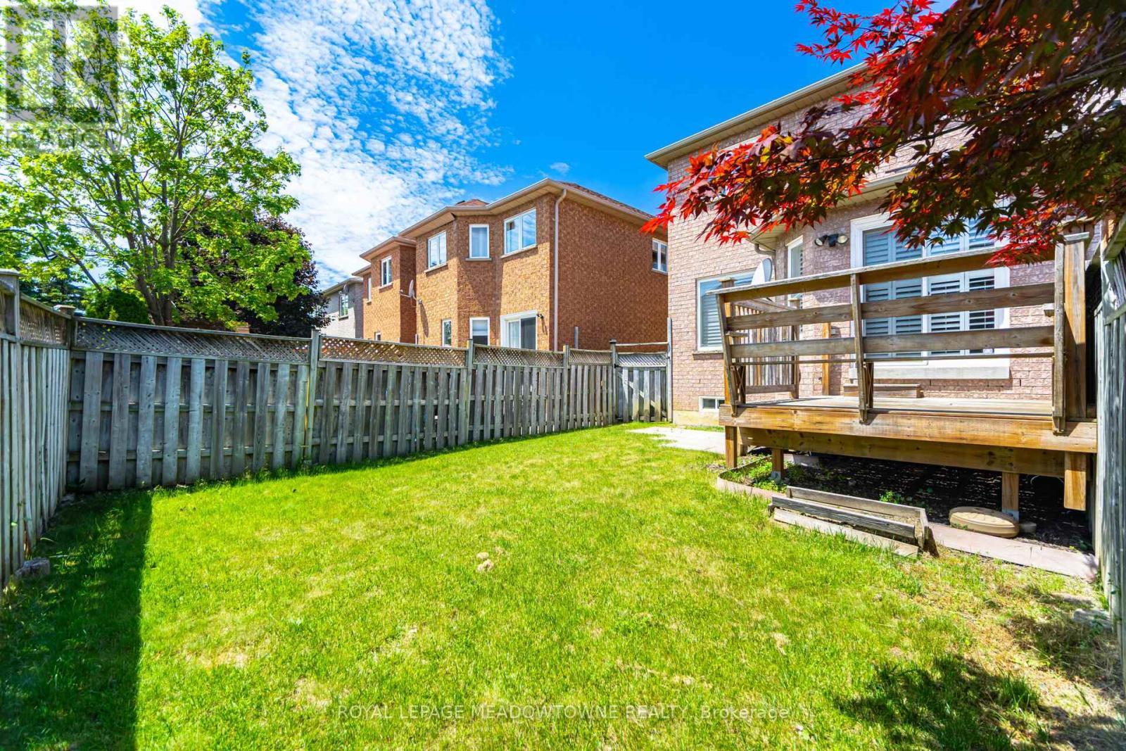 












33 BRIGHTSVIEW DRIVE

,
Richmond Hill,




Ontario
L4E3Z2

