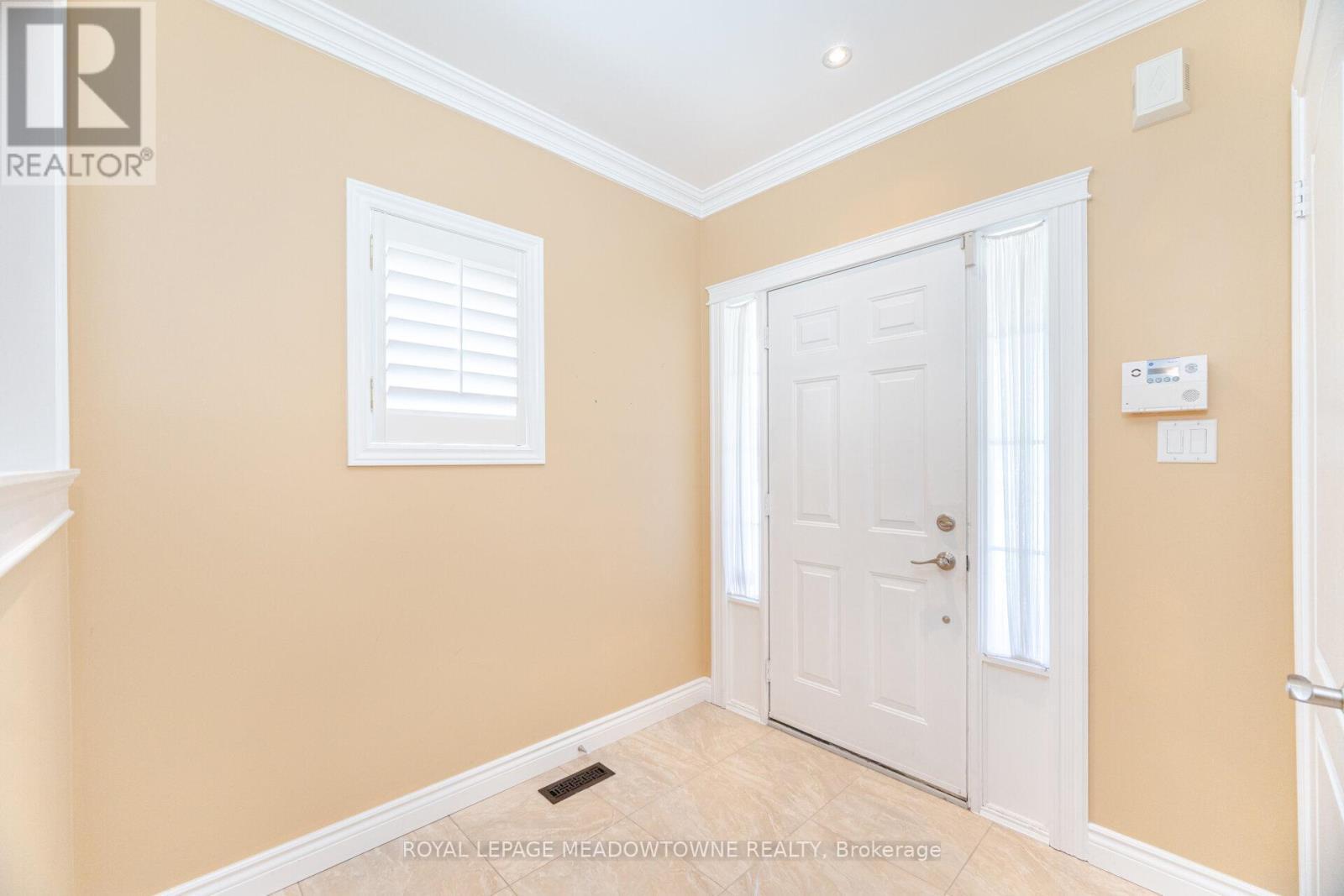 












33 BRIGHTSVIEW DRIVE

,
Richmond Hill,




Ontario
L4E3Z2

