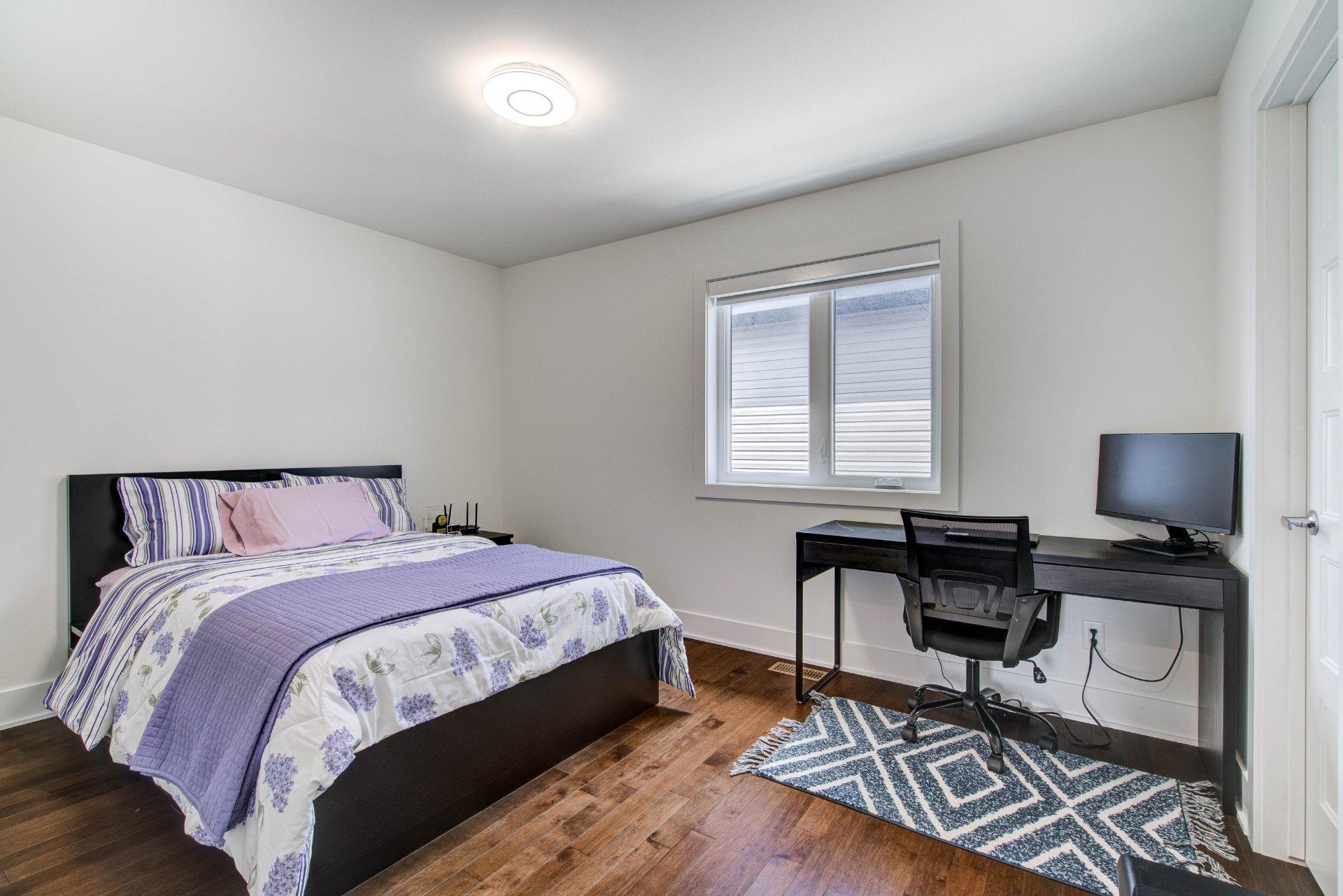 









3444


Rue du Collège

,
Longueuil (Saint-Hubert),




QC
J3Y5S1

