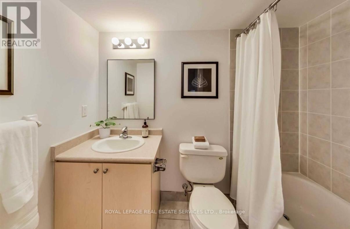 












208 - 15 MAPLEWOOD AVENUE

,
Toronto,




Ontario
M6C4B4

