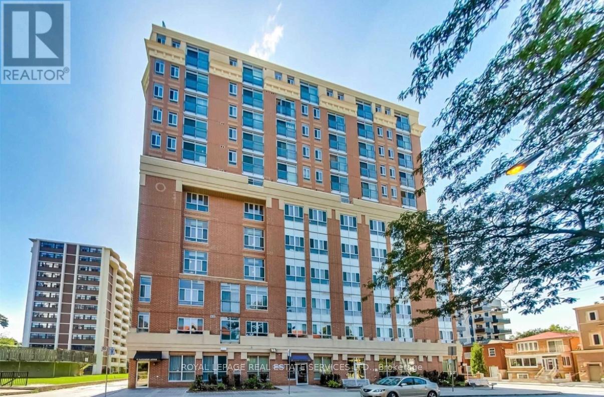 












208 - 15 MAPLEWOOD AVENUE

,
Toronto,




Ontario
M6C4B4

