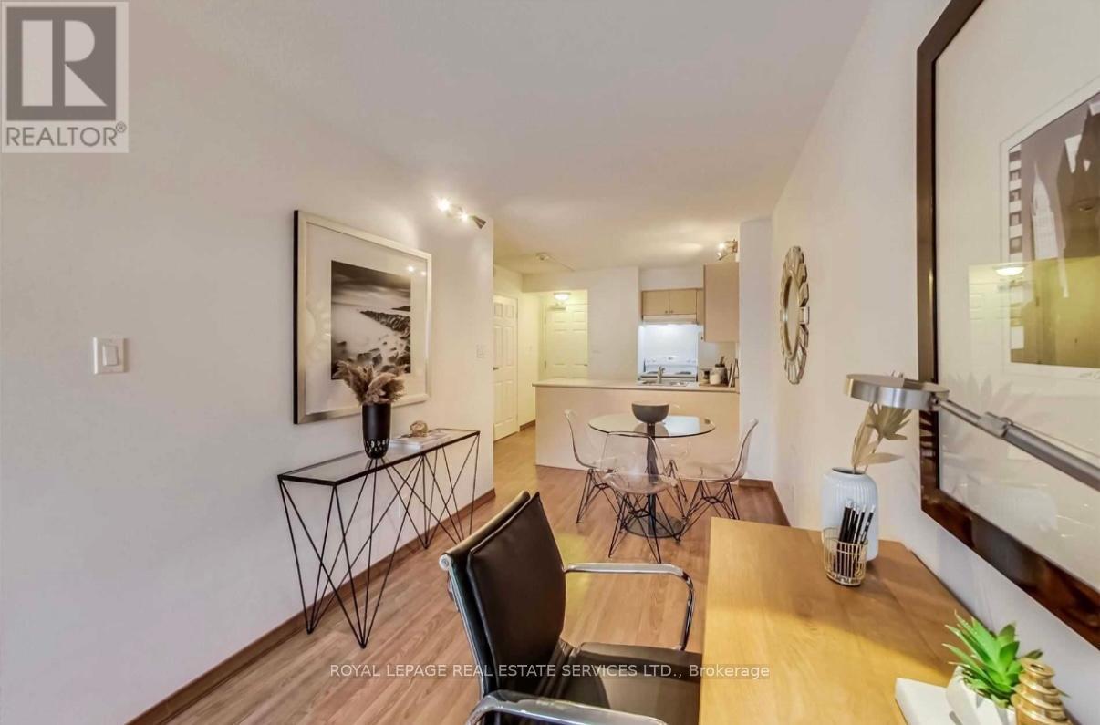 












208 - 15 MAPLEWOOD AVENUE

,
Toronto,




Ontario
M6C4B4

