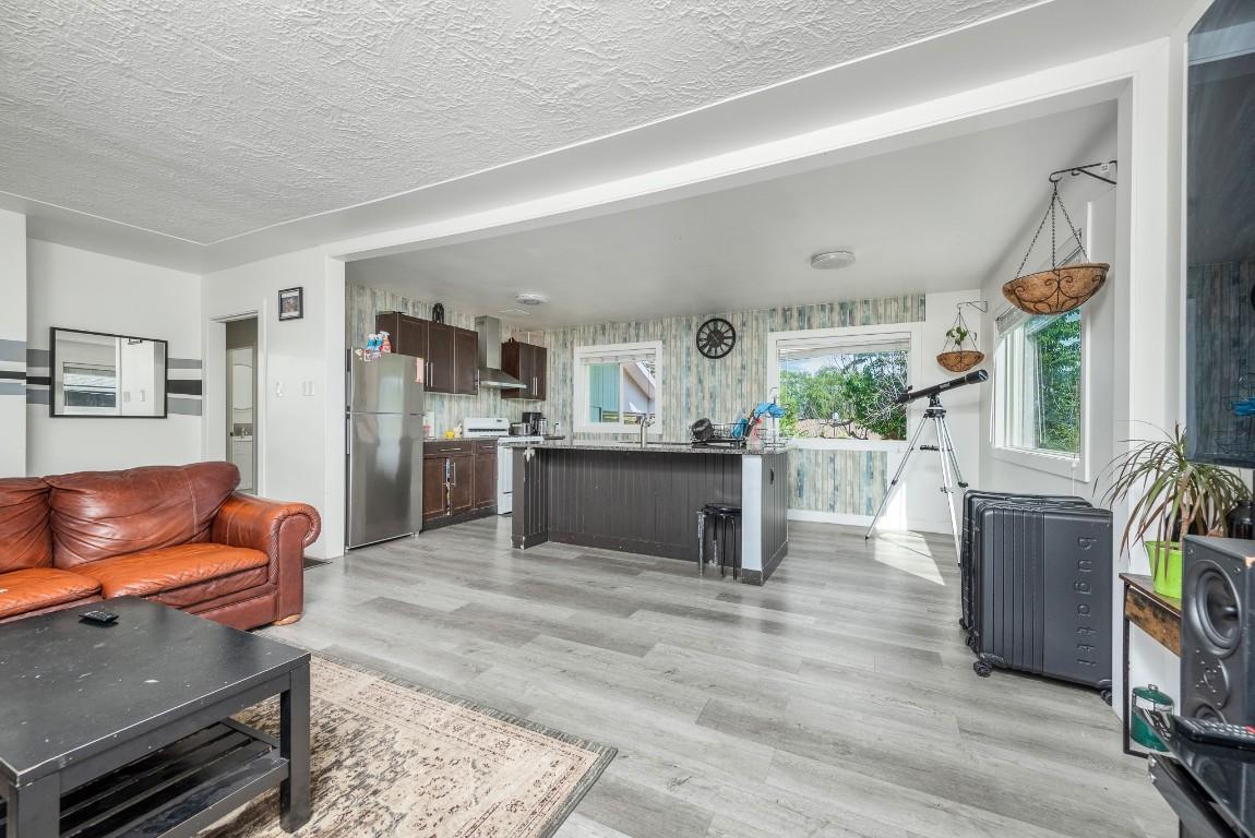 









1903


29

Crescent,
Vernon,




BC
V1T 1Y6

