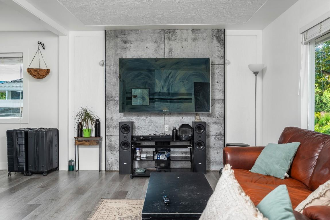 









1903


29

Crescent,
Vernon,




BC
V1T 1Y6

