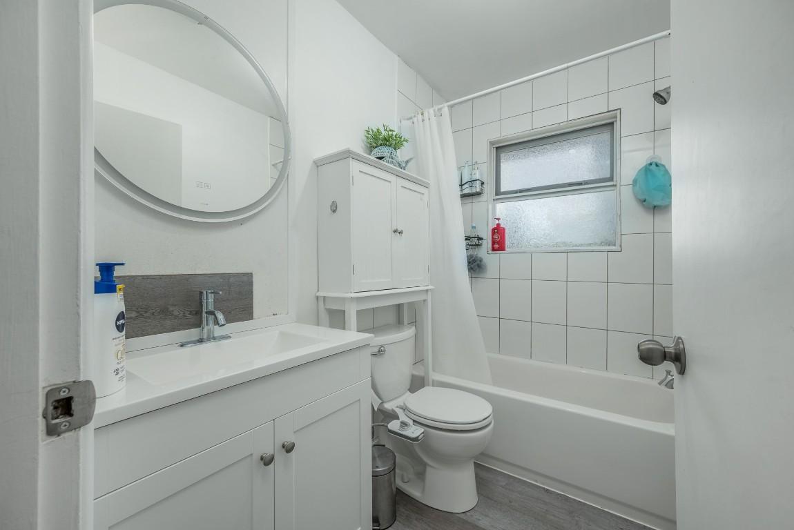 









1903


29

Crescent,
Vernon,




BC
V1T 1Y6

