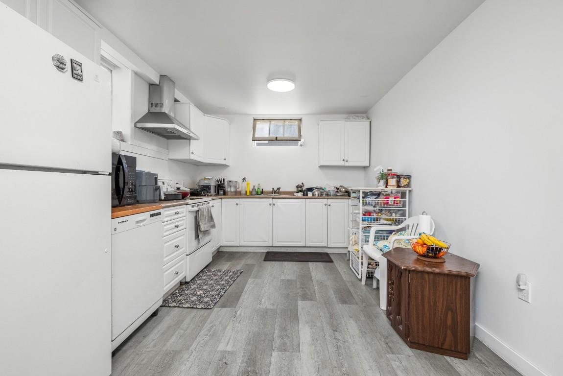 









1903


29

Crescent,
Vernon,




BC
V1T 1Y6

