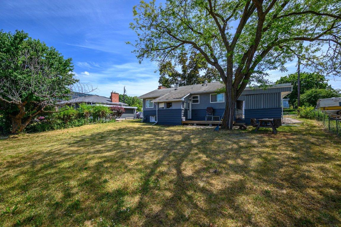 









1903


29

Crescent,
Vernon,




BC
V1T 1Y6

