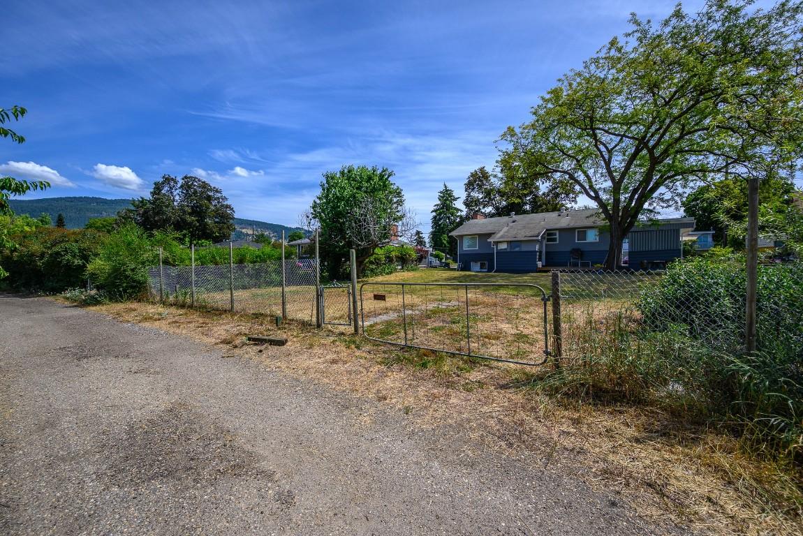 









1903


29

Crescent,
Vernon,




BC
V1T 1Y6


