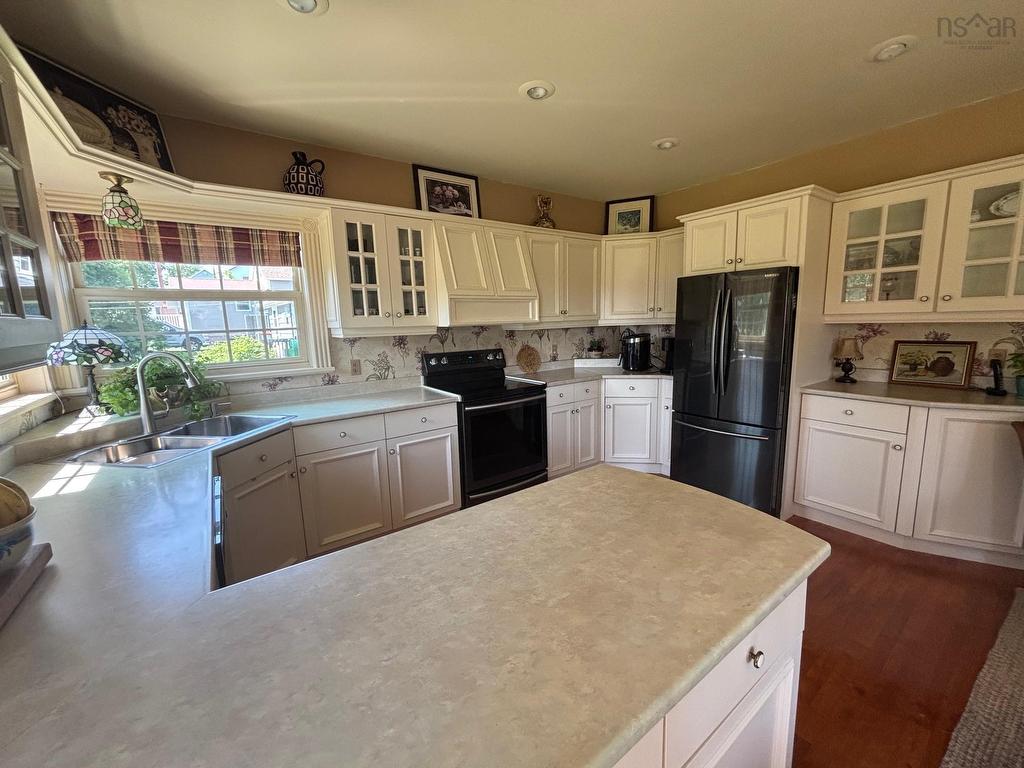












650 George Street

,
New Waterford,




NS
B1H 4E6

