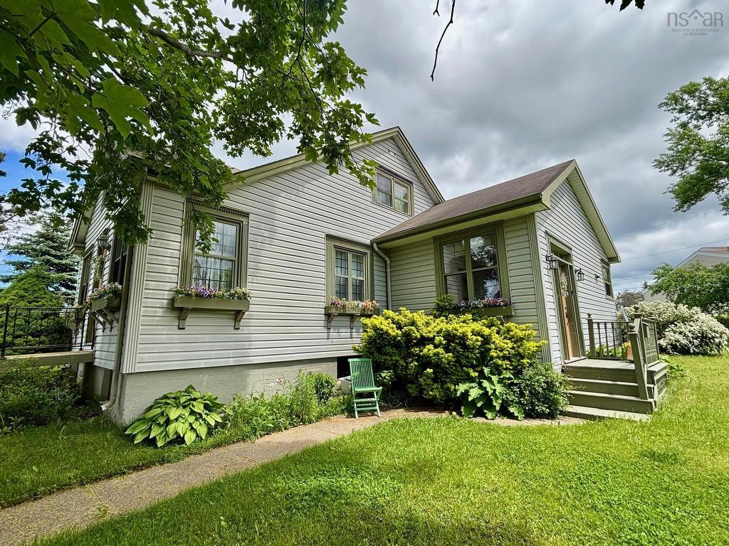 












650 George Street

,
New Waterford,




NS
B1H 4E6

