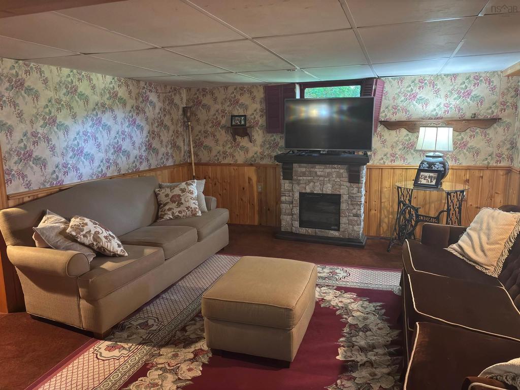 












650 George Street

,
New Waterford,




NS
B1H 4E6

