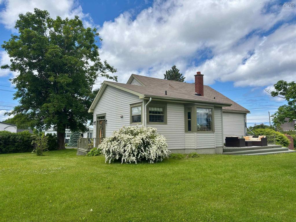 












650 George Street

,
New Waterford,




NS
B1H 4E6

