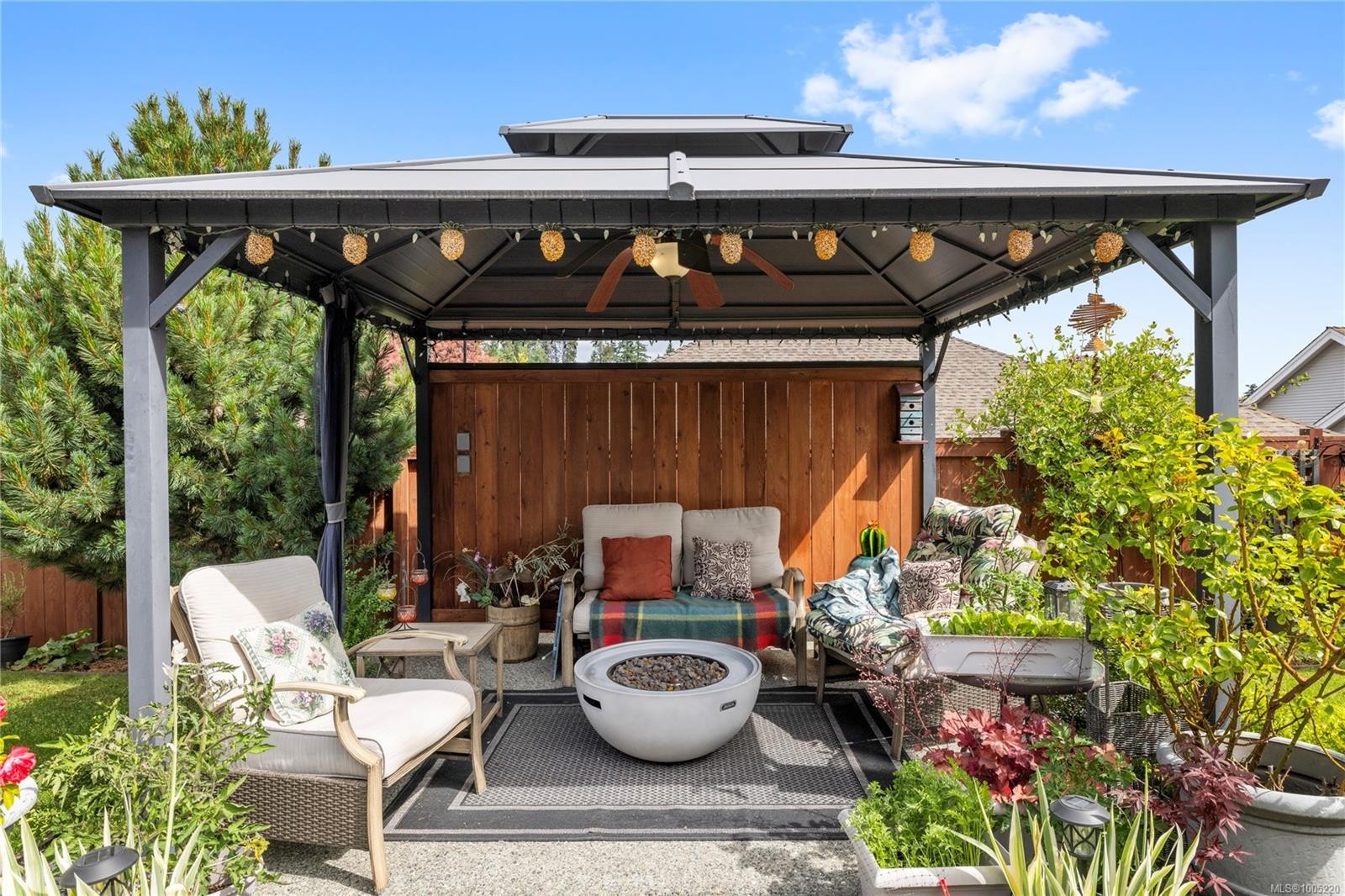 









833


Retegno

Ave,
Parksville,




BC
V9P 0C3

