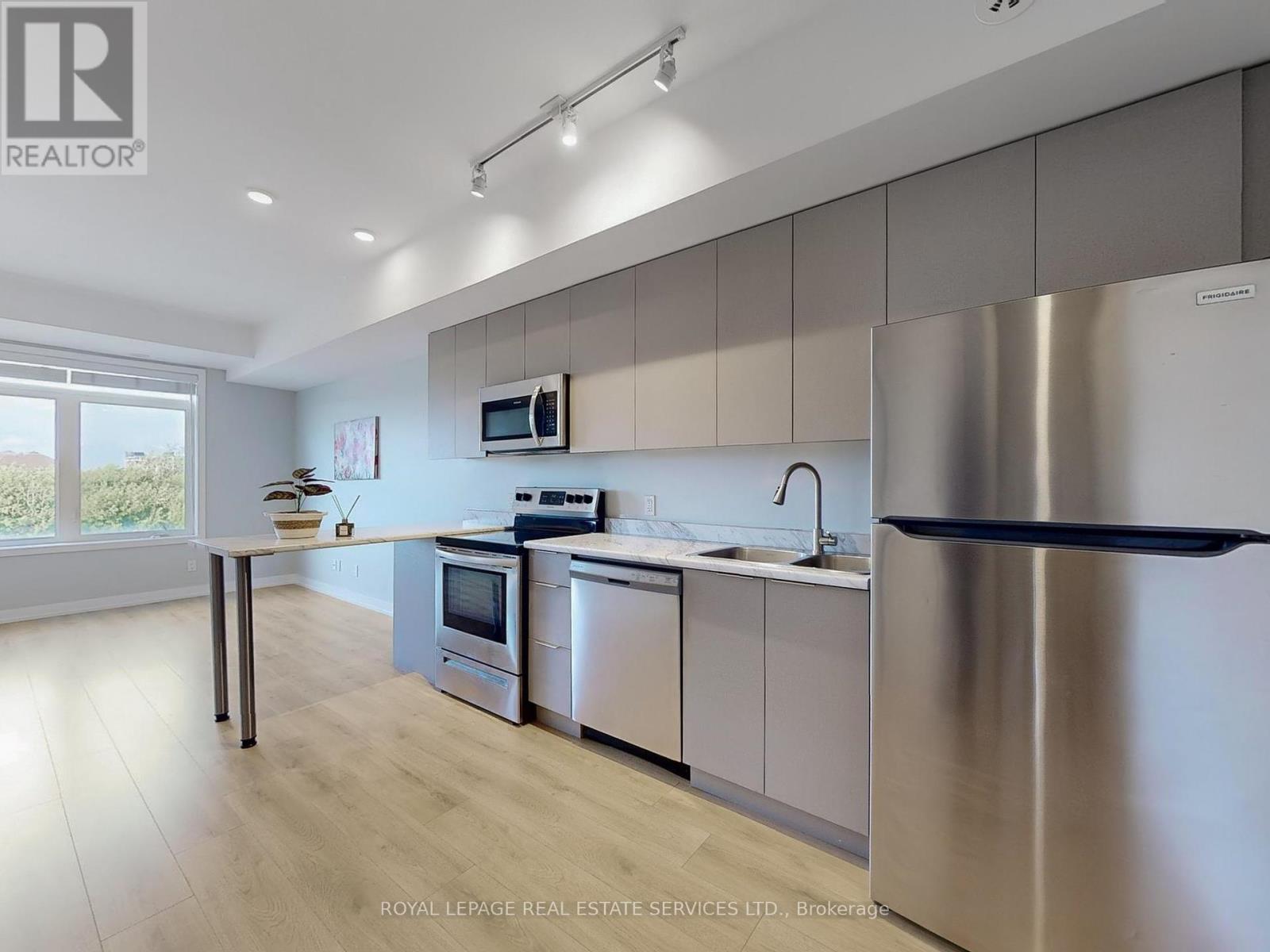 












304 - 3058 SIXTH LINE

,
Oakville,




Ontario
L6M1P8

