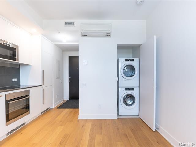 









1


Boul. De Maisonneuve O.

, 817,
Montréal (Ville-Marie),




QC
H2X0E3

