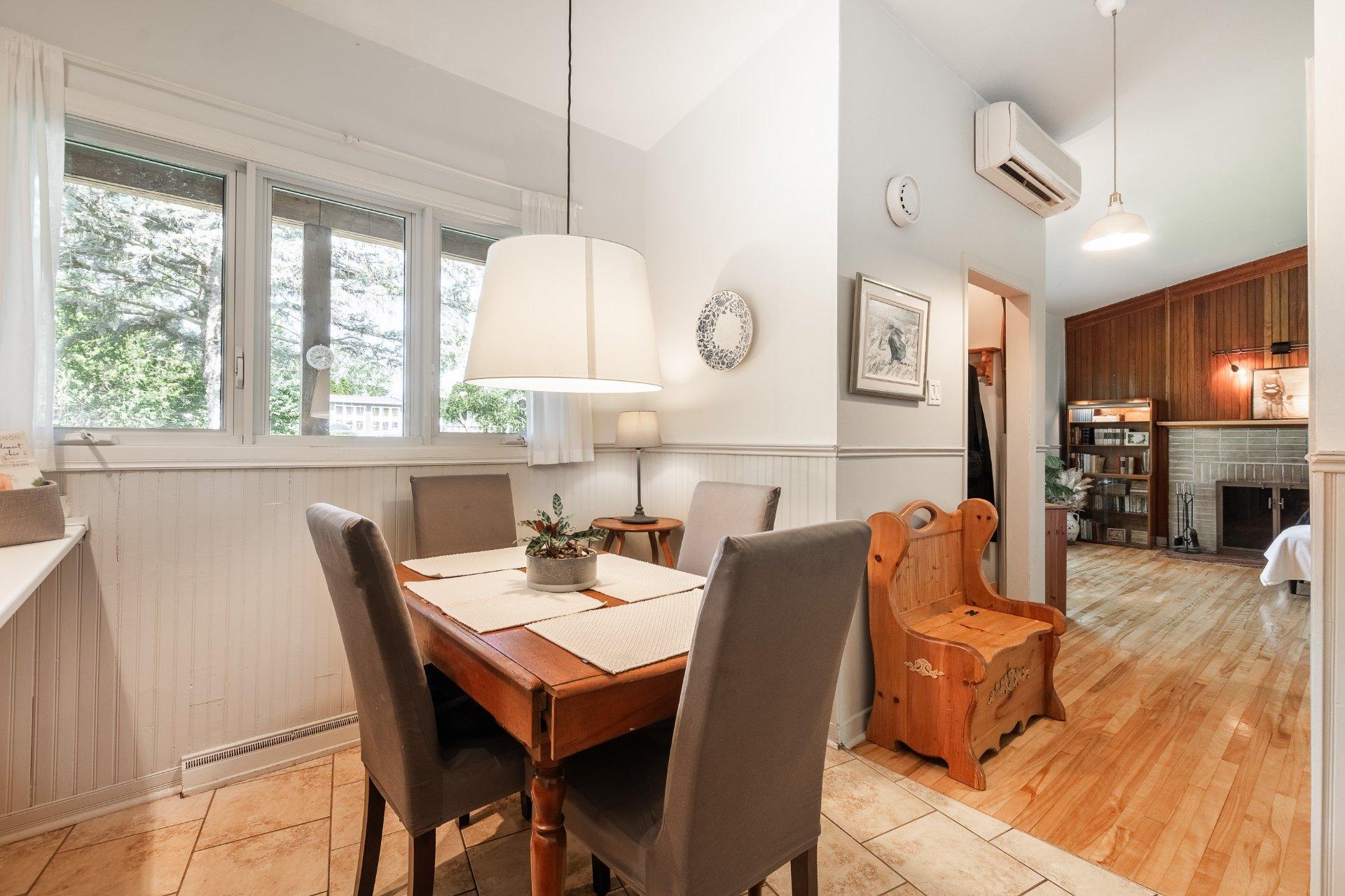 









10


Rue des Lilas

,
Saint-Basile-le-Grand,




QC
J3N1L5

