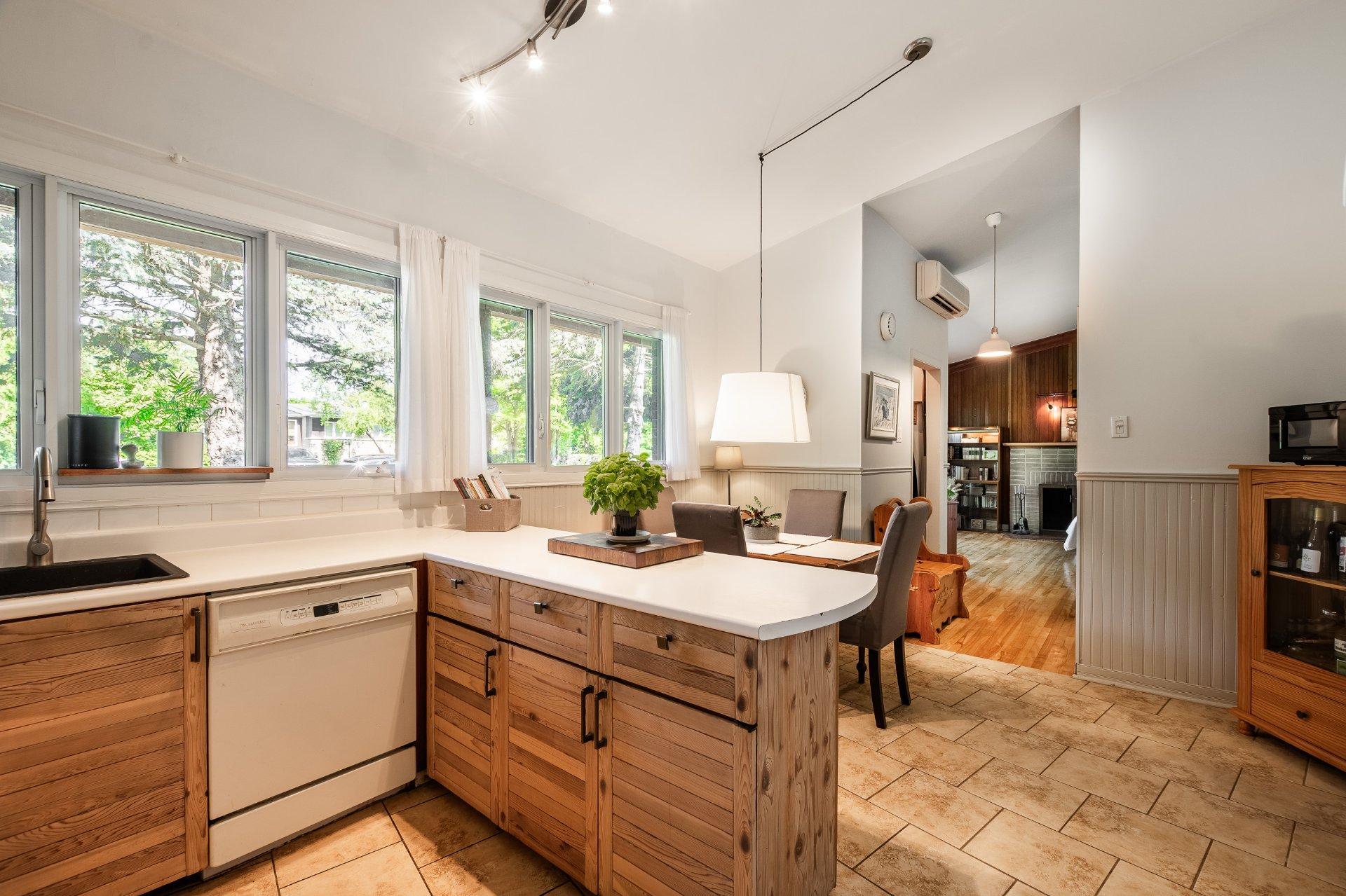 









10


Rue des Lilas

,
Saint-Basile-le-Grand,




QC
J3N1L5

