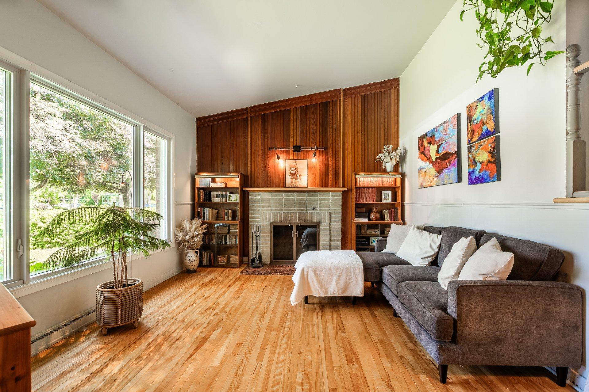 









10


Rue des Lilas

,
Saint-Basile-le-Grand,




QC
J3N1L5

