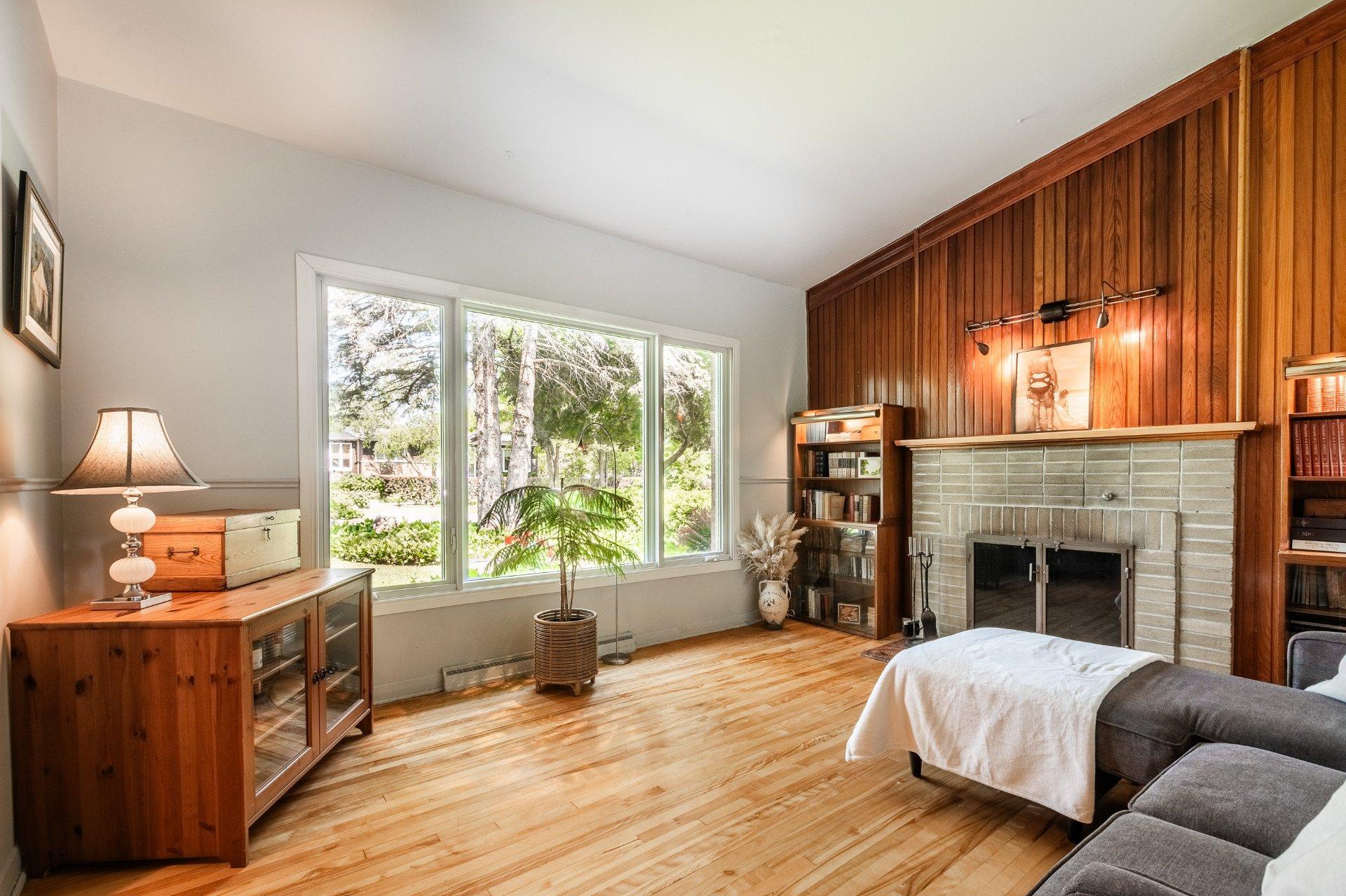 









10


Rue des Lilas

,
Saint-Basile-le-Grand,




QC
J3N1L5

