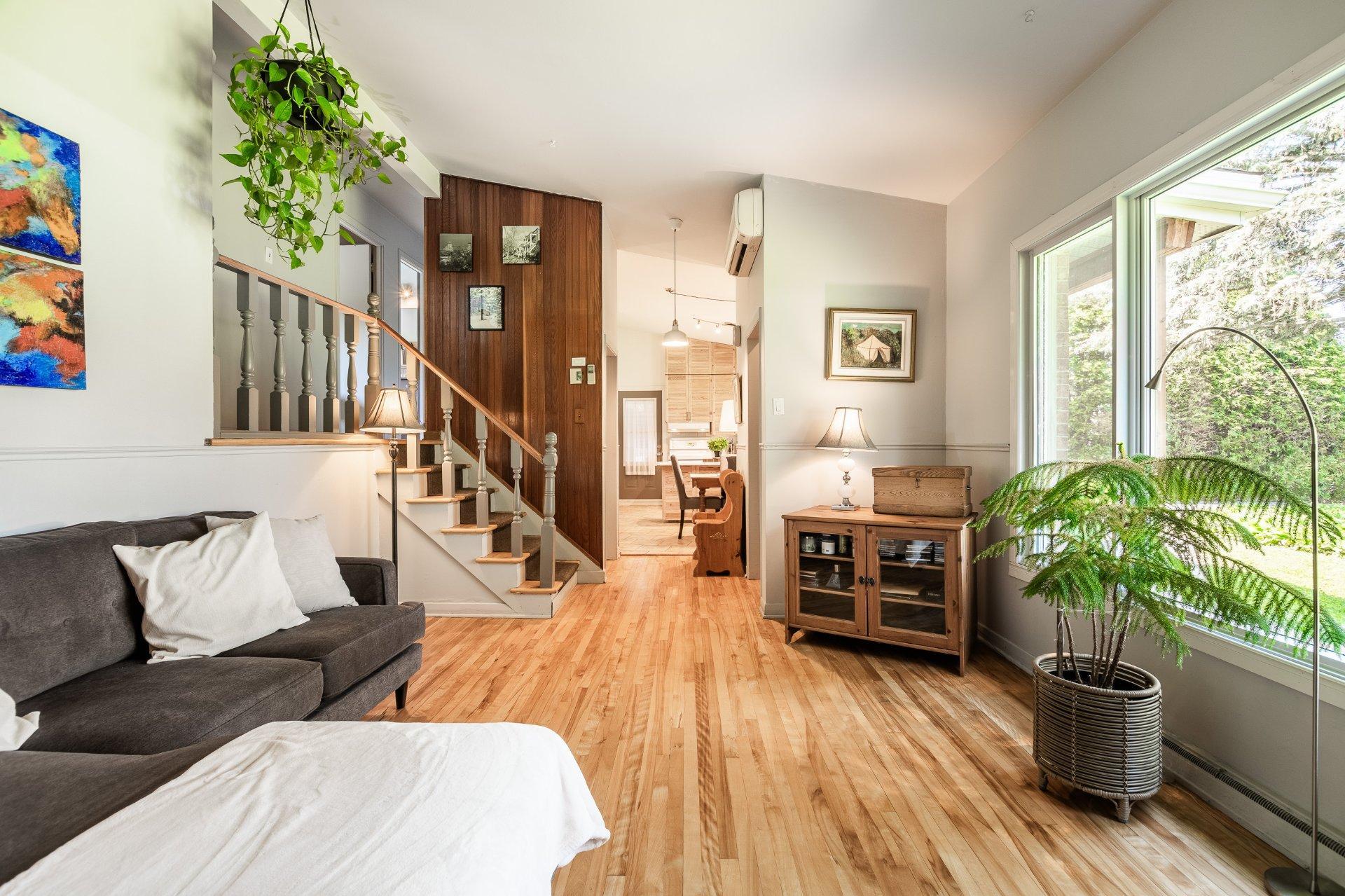 









10


Rue des Lilas

,
Saint-Basile-le-Grand,




QC
J3N1L5

