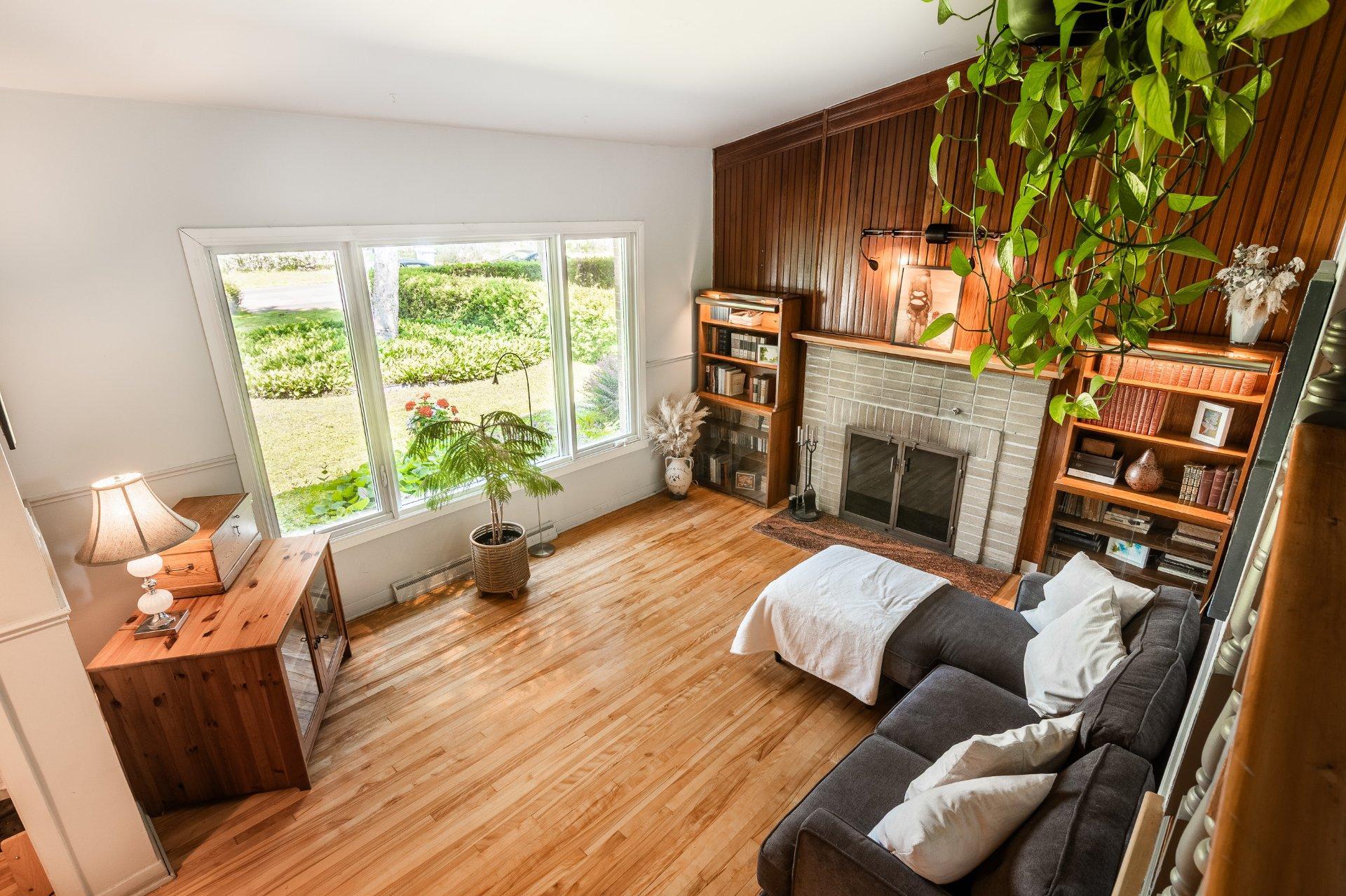 









10


Rue des Lilas

,
Saint-Basile-le-Grand,




QC
J3N1L5

