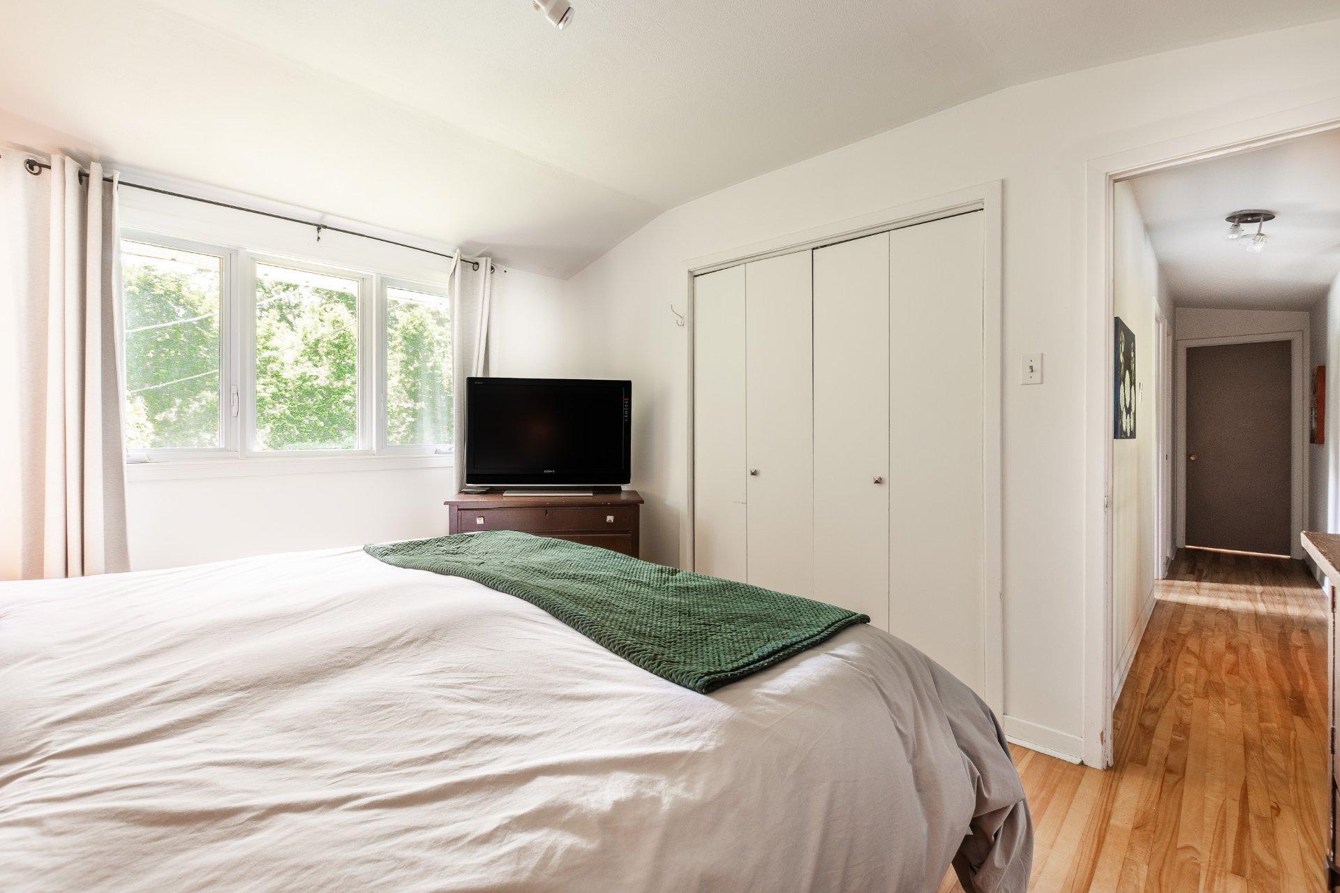 









10


Rue des Lilas

,
Saint-Basile-le-Grand,




QC
J3N1L5

