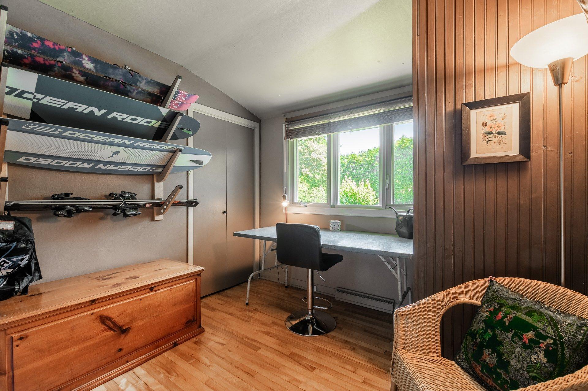 









10


Rue des Lilas

,
Saint-Basile-le-Grand,




QC
J3N1L5

