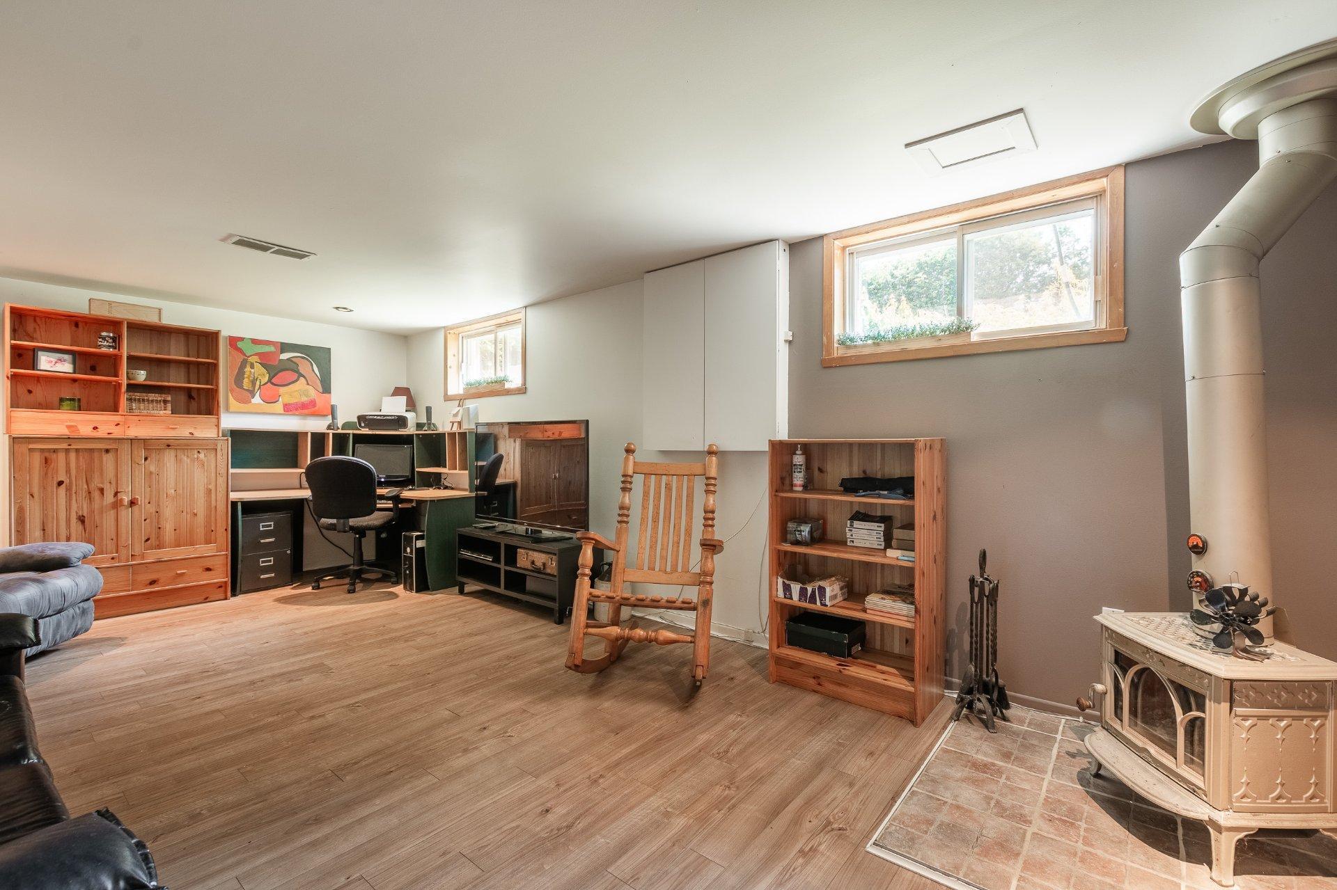









10


Rue des Lilas

,
Saint-Basile-le-Grand,




QC
J3N1L5

